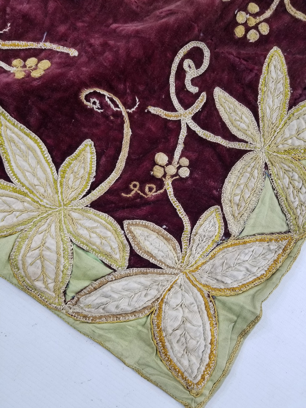 Antique Traditional Leaf Pattern Textile with Appliqué Work & Embroidery 107x71c