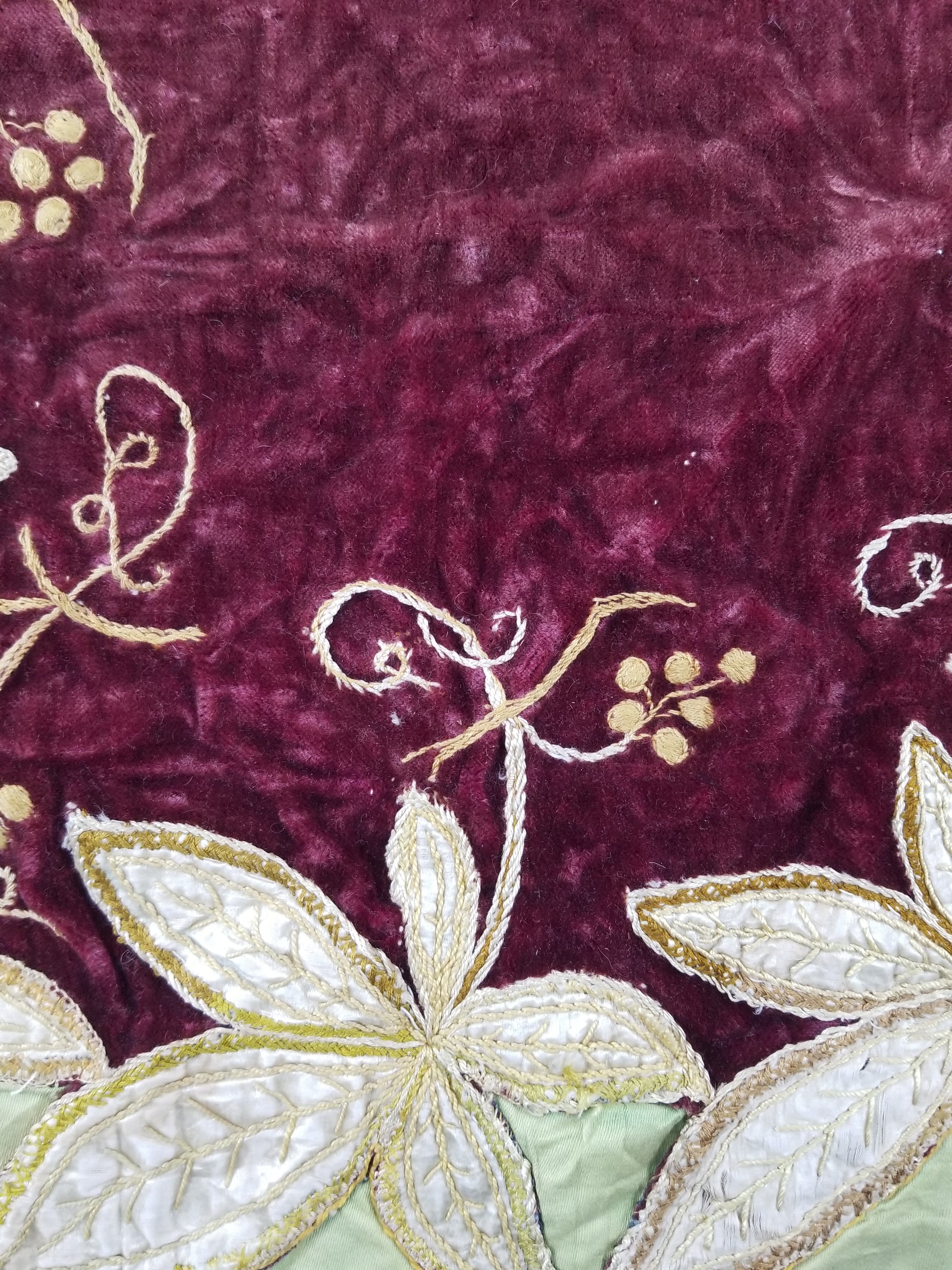 Antique Traditional Leaf Pattern Textile with Appliqué Work & Embroidery 107x71c