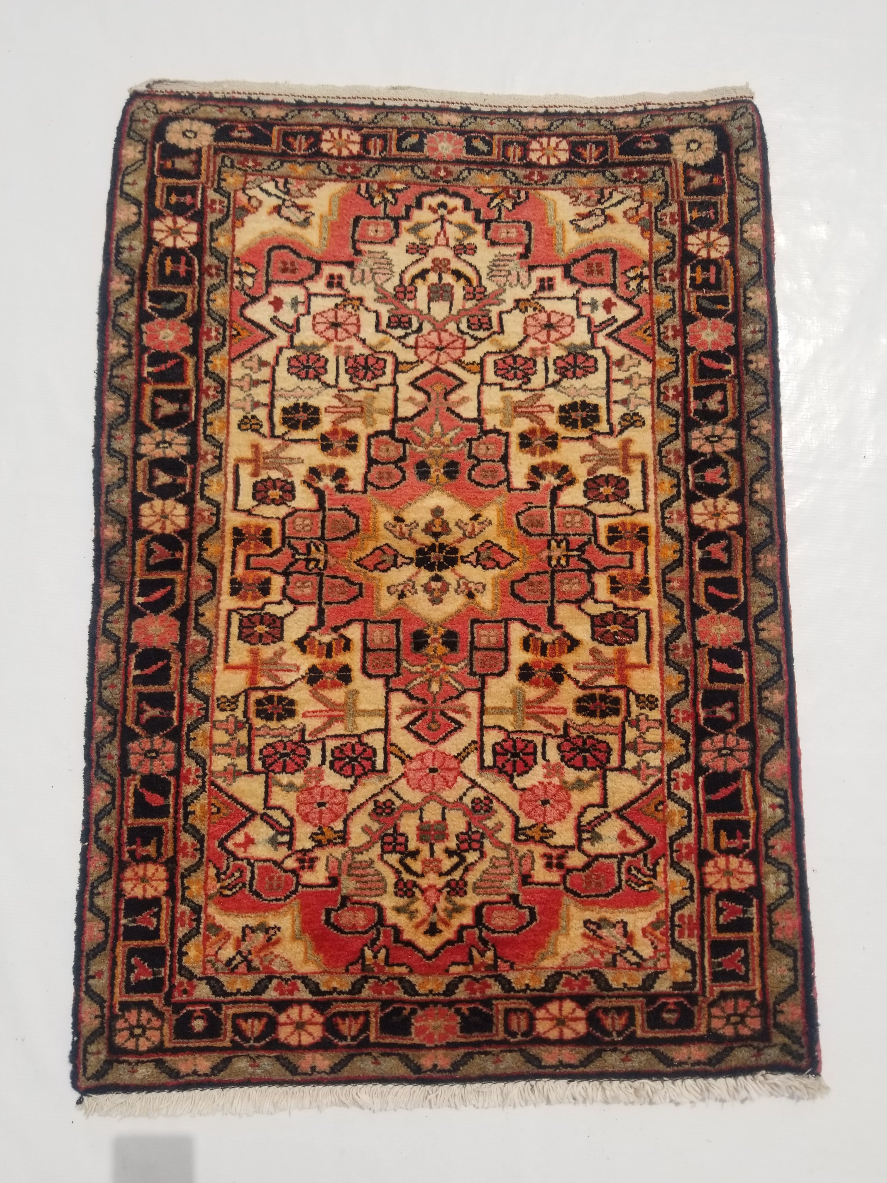 Distressed Vintage Traditional Handmade Heriz Wool Multicolor Rug 98x69cm