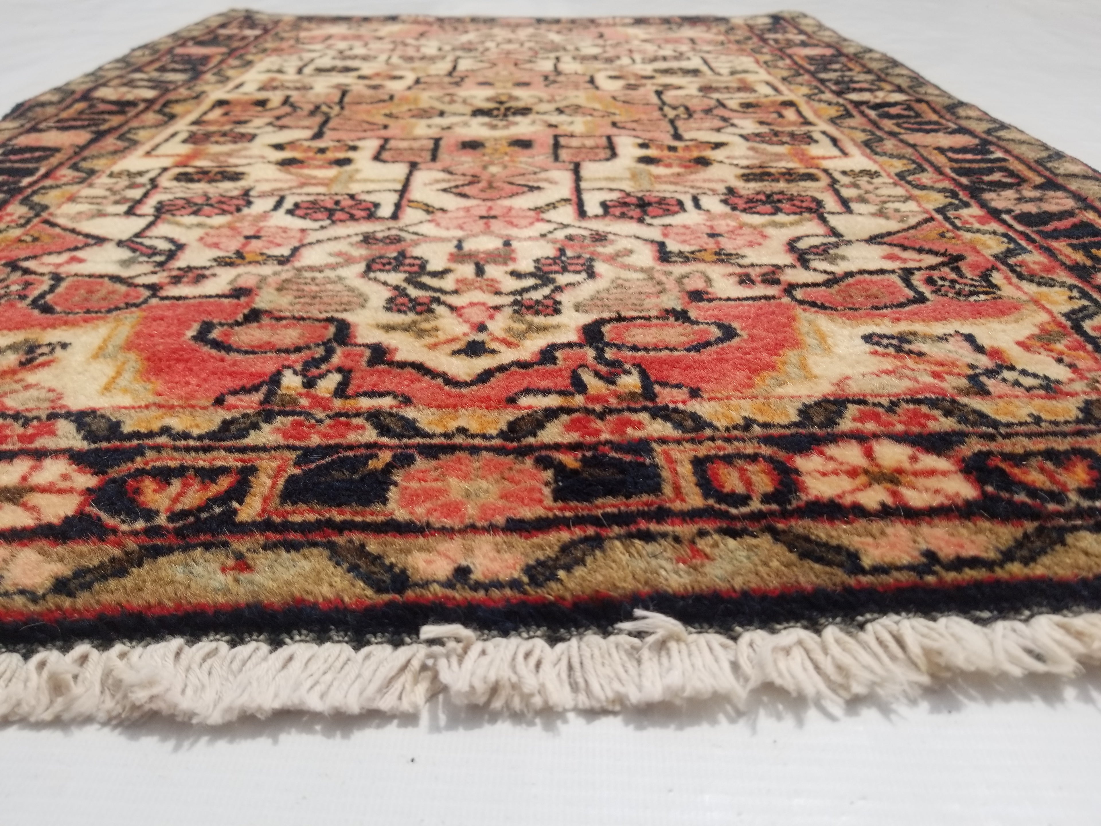 Distressed Vintage Traditional Handmade Heriz Wool Multicolor Rug 98x69cm