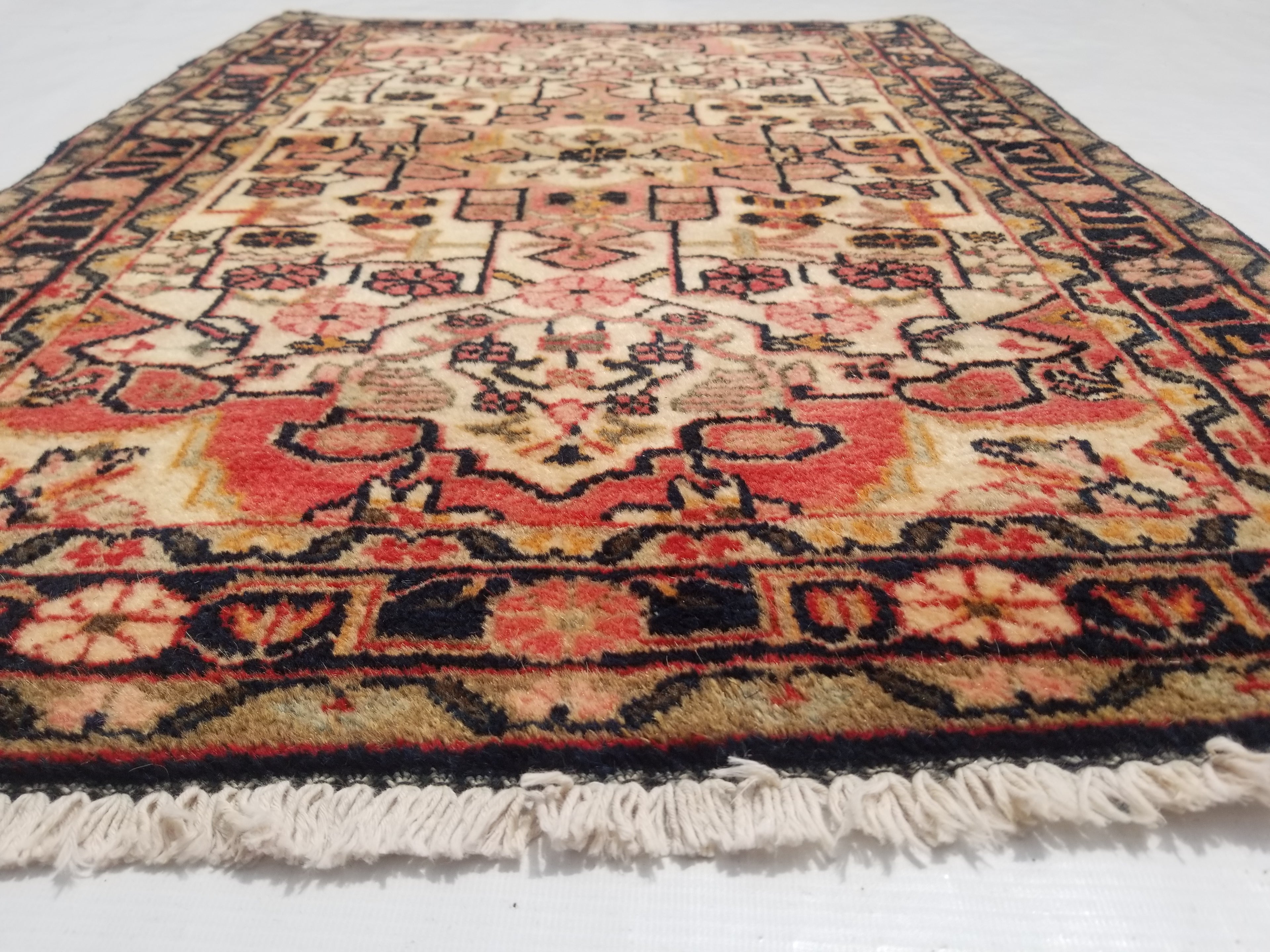 Distressed Vintage Traditional Handmade Heriz Wool Multicolor Rug 98x69cm