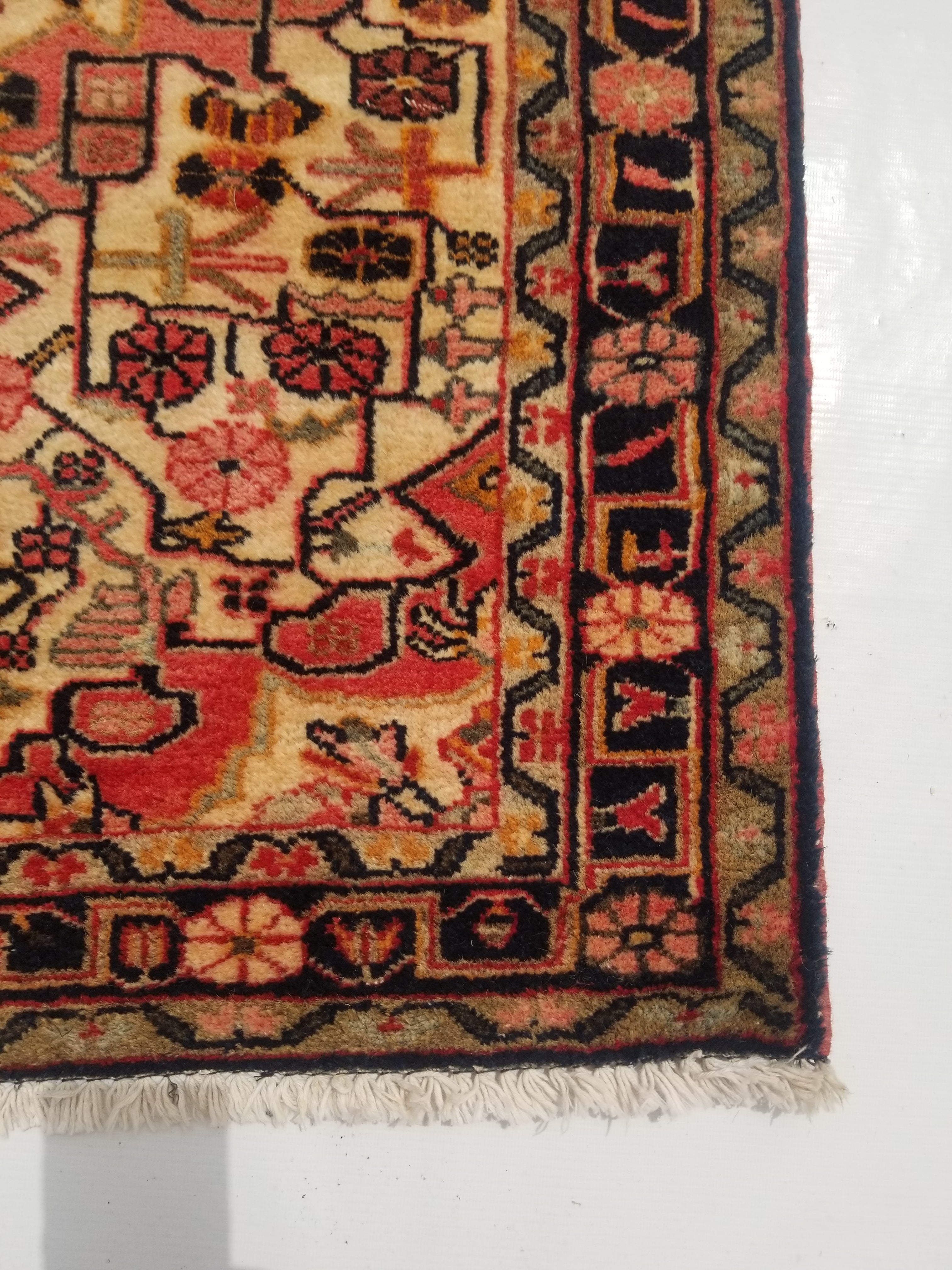 Distressed Vintage Traditional Handmade Heriz Wool Multicolor Rug 98x69cm