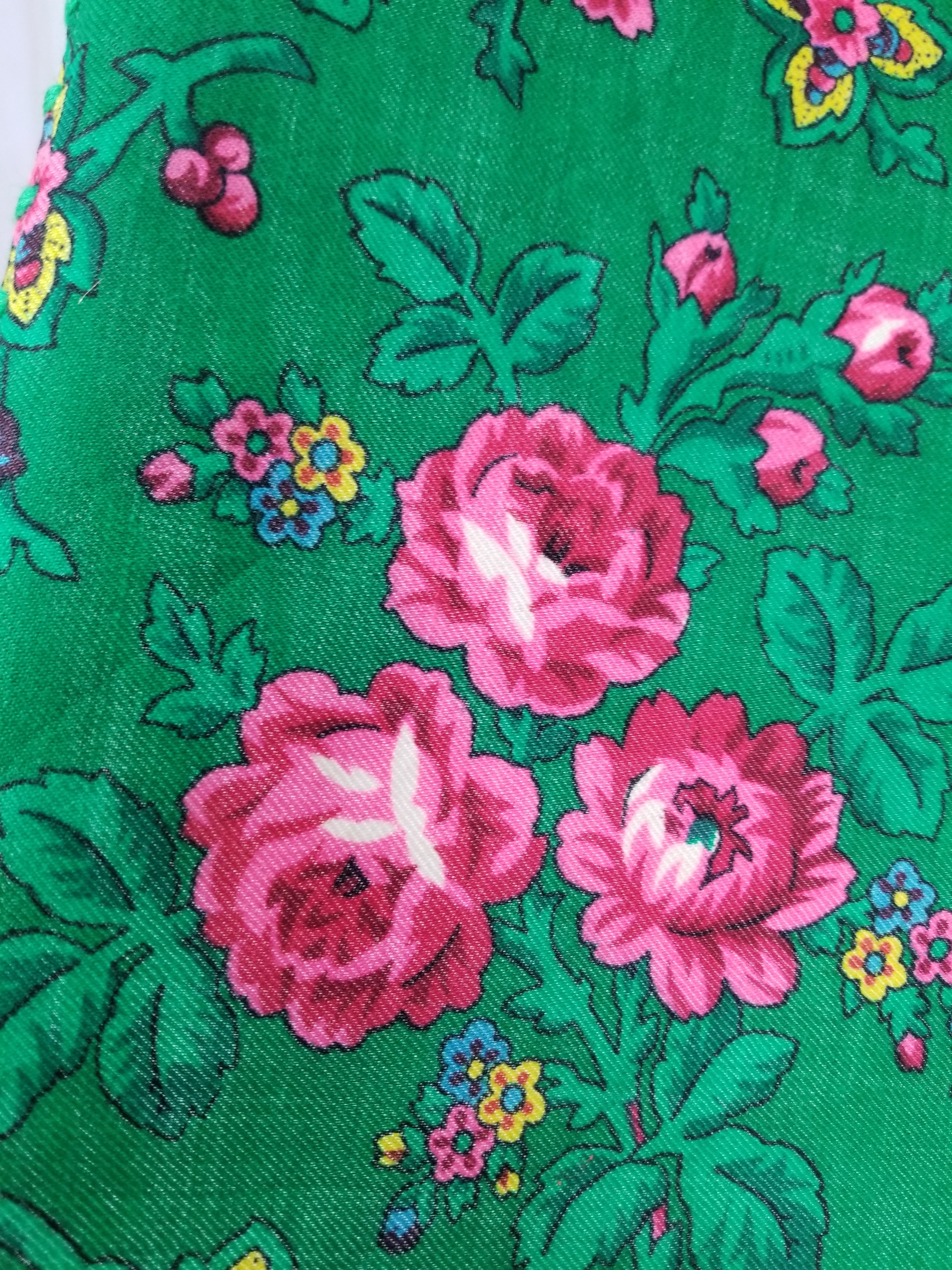 Vintage Hungarian Floral Printed Wool Fringed Shawl / Scarf 120x120cm