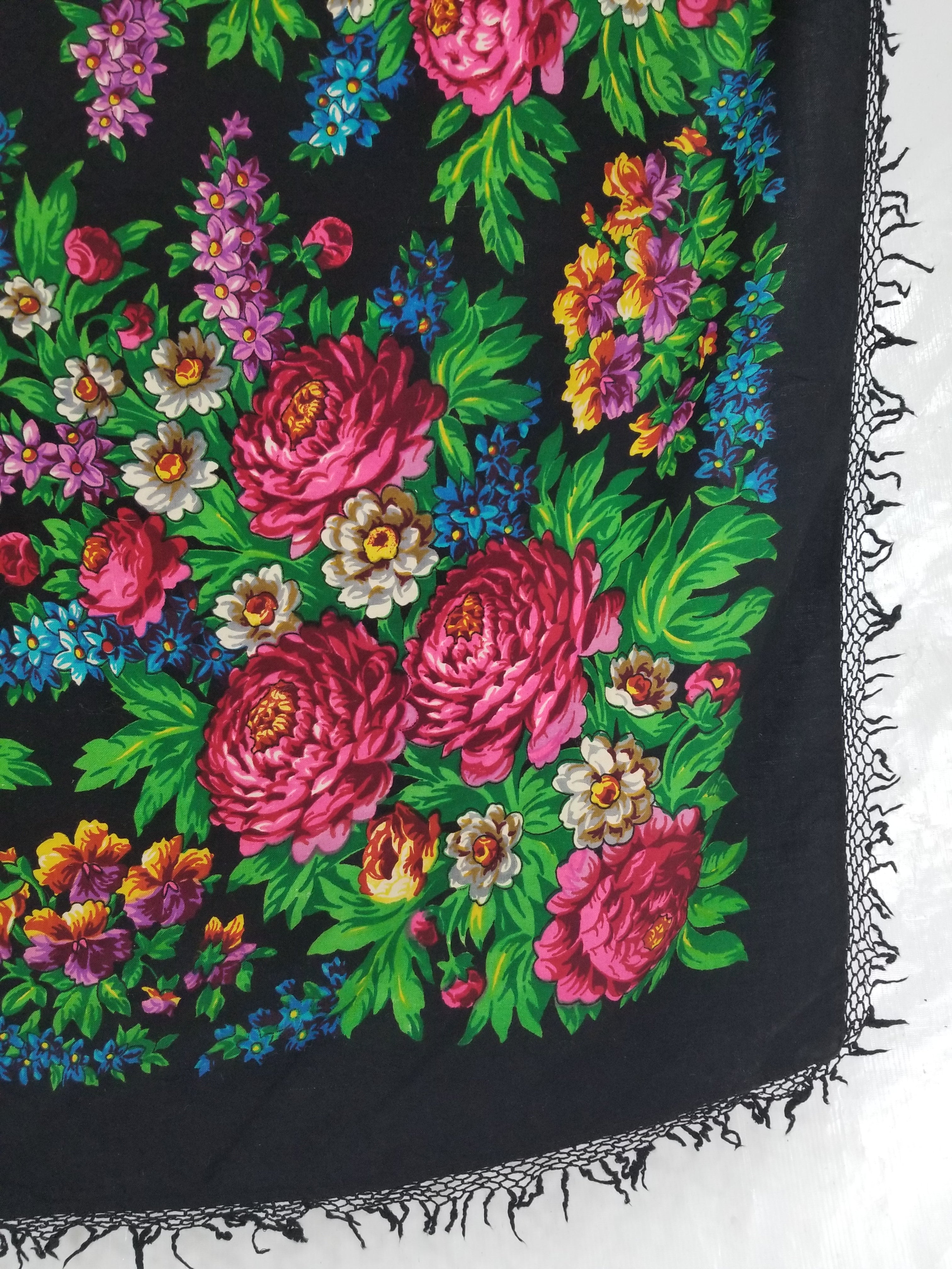 Vintage Ukrainian Pavlovo Posad Floral Printed Wool Fringed Shawl 145x138cm