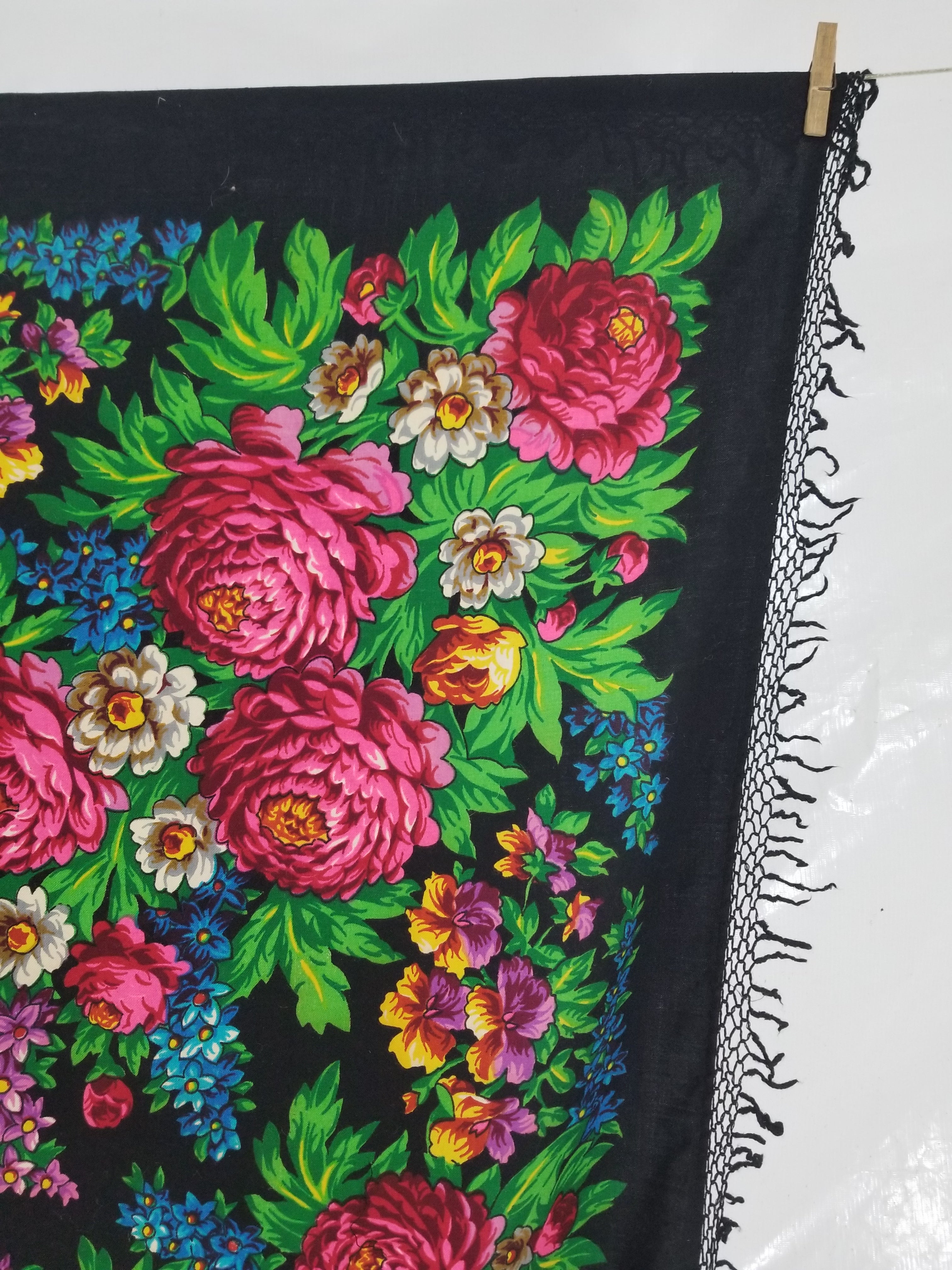 Vintage Ukrainian Pavlovo Posad Floral Printed Wool Fringed Shawl 145x138cm
