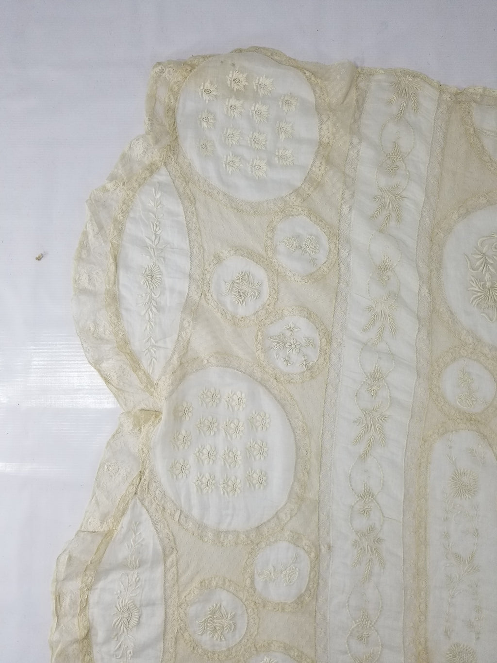 Antique White Hand Embroidered Lace Bedspread 237x208cm