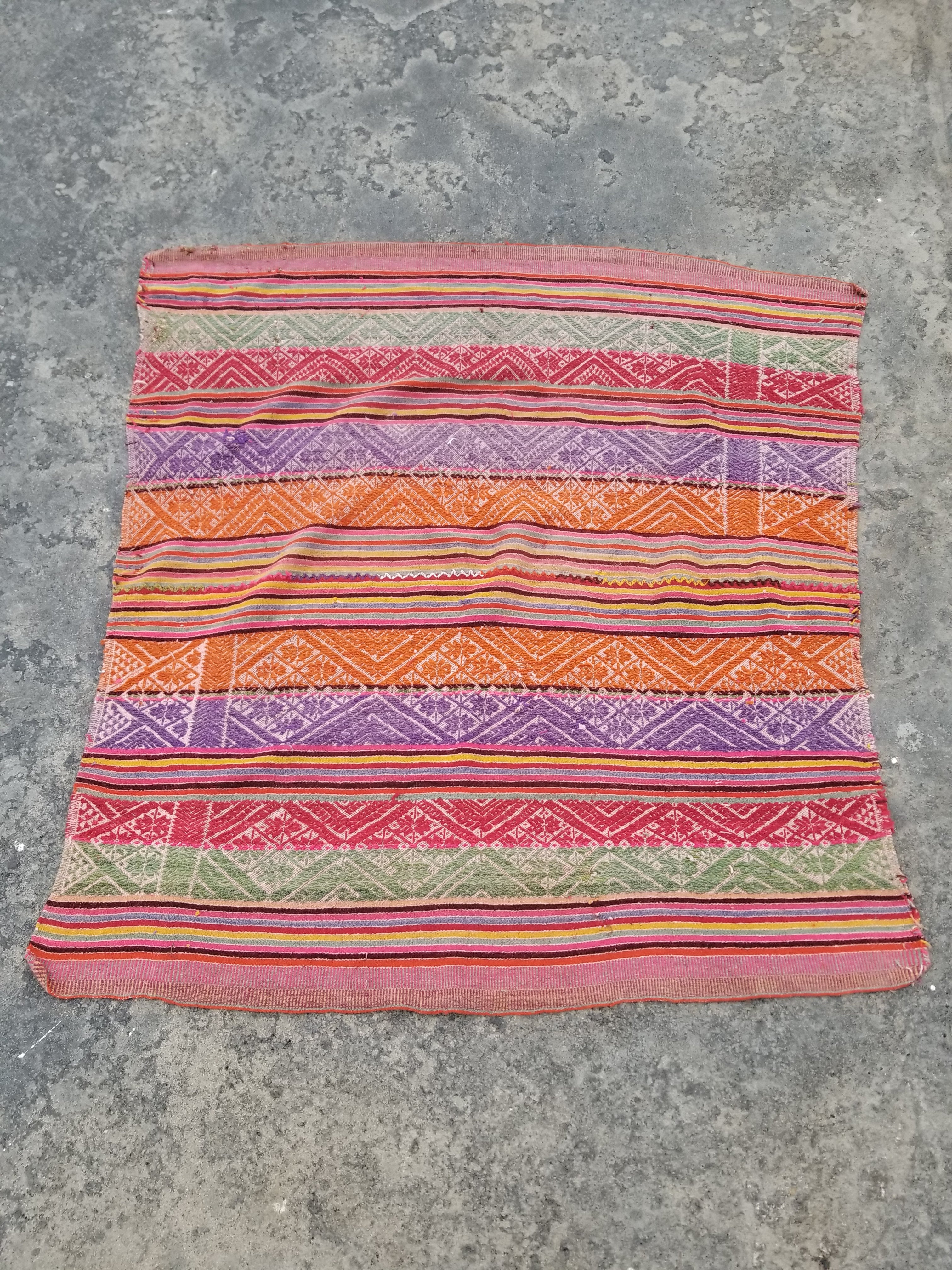 Vintage Traditional Handmade Peruvian Wool Multicolor Kilim Textile 116x111cm