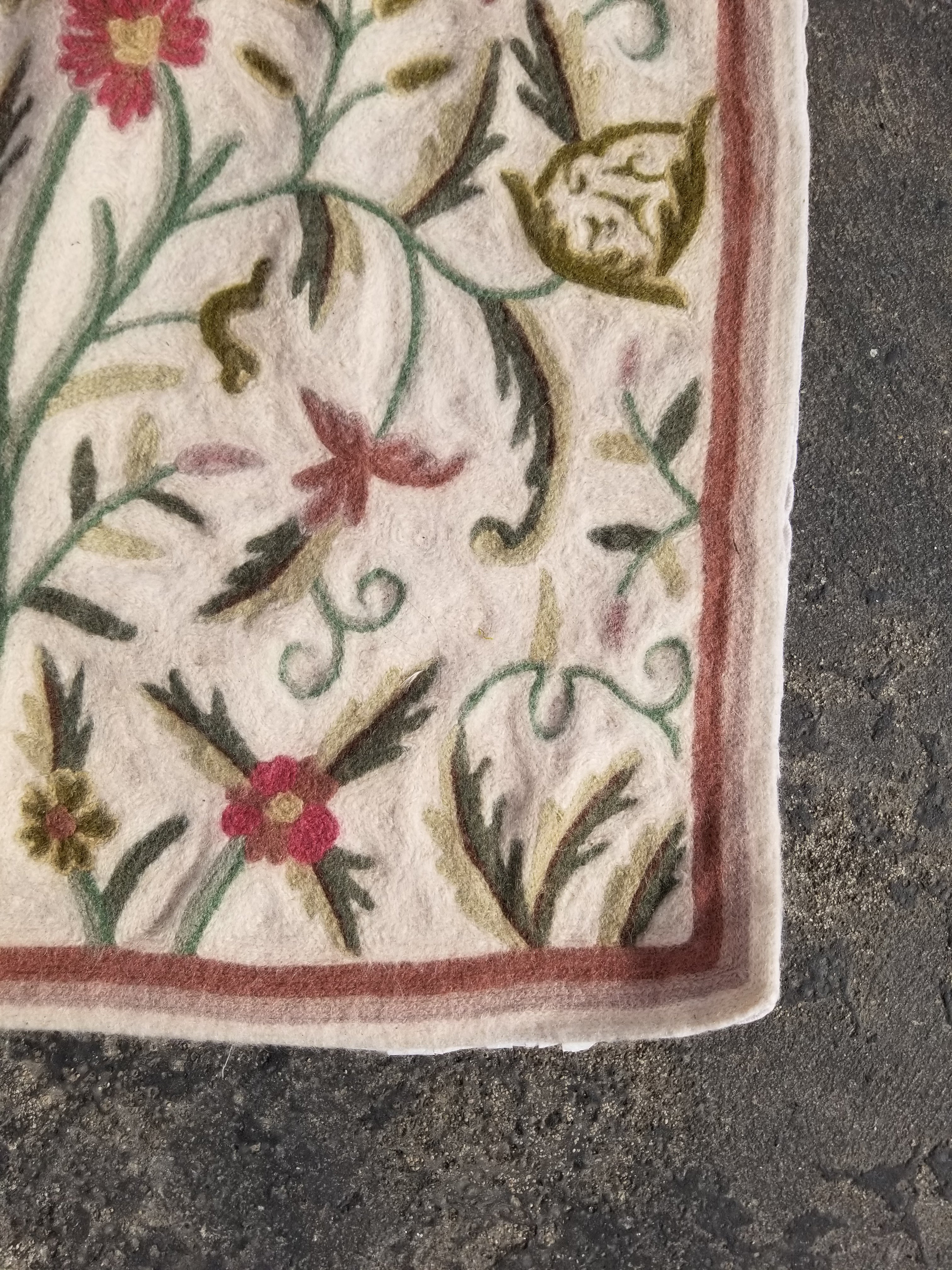 Vintage Handmade Kashmiri Floral Chain-Stitch Decor Wool Rug 32x22in