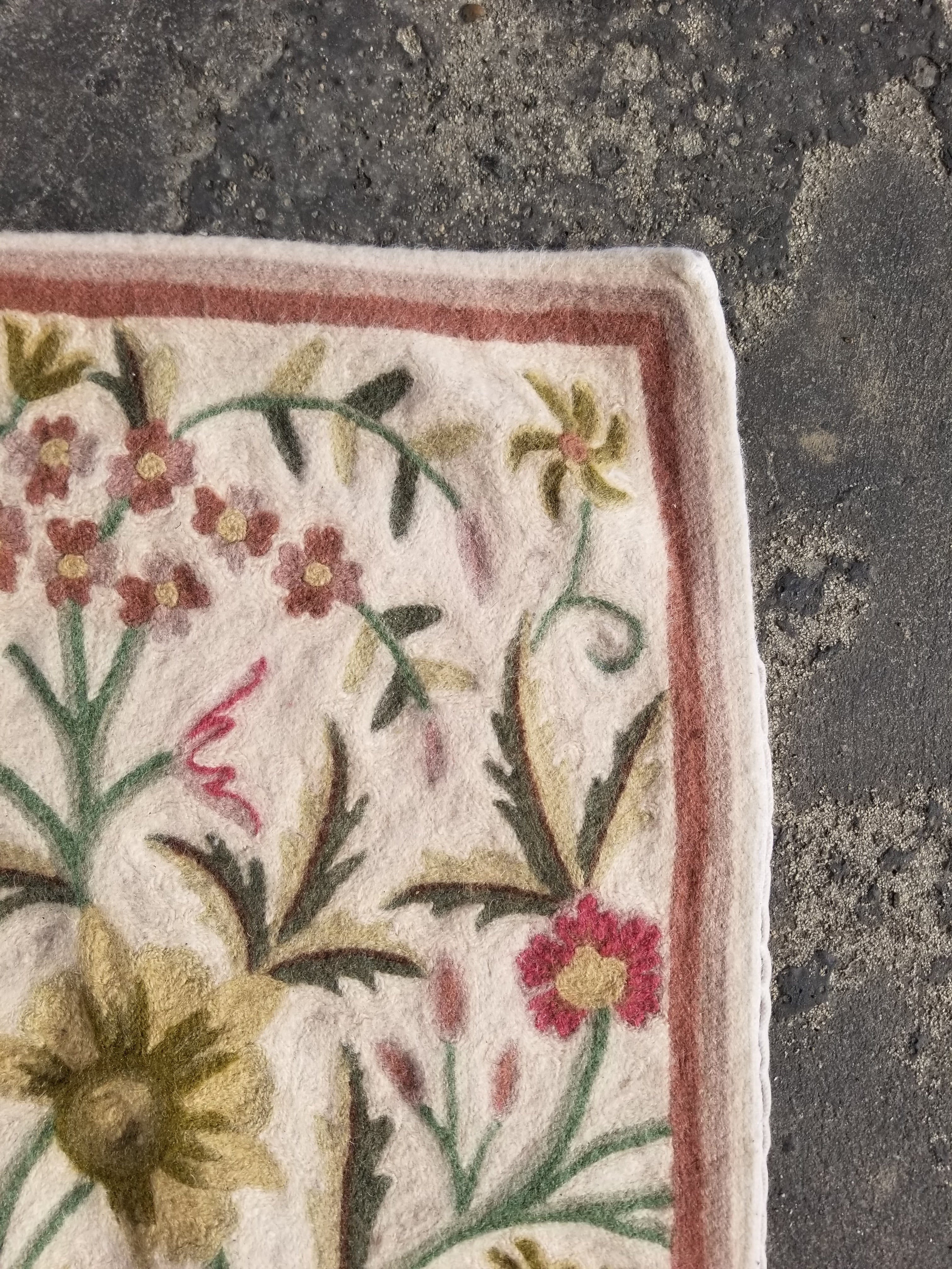 Vintage Handmade Kashmiri Floral Chain-Stitch Decor Wool Rug 32x22in