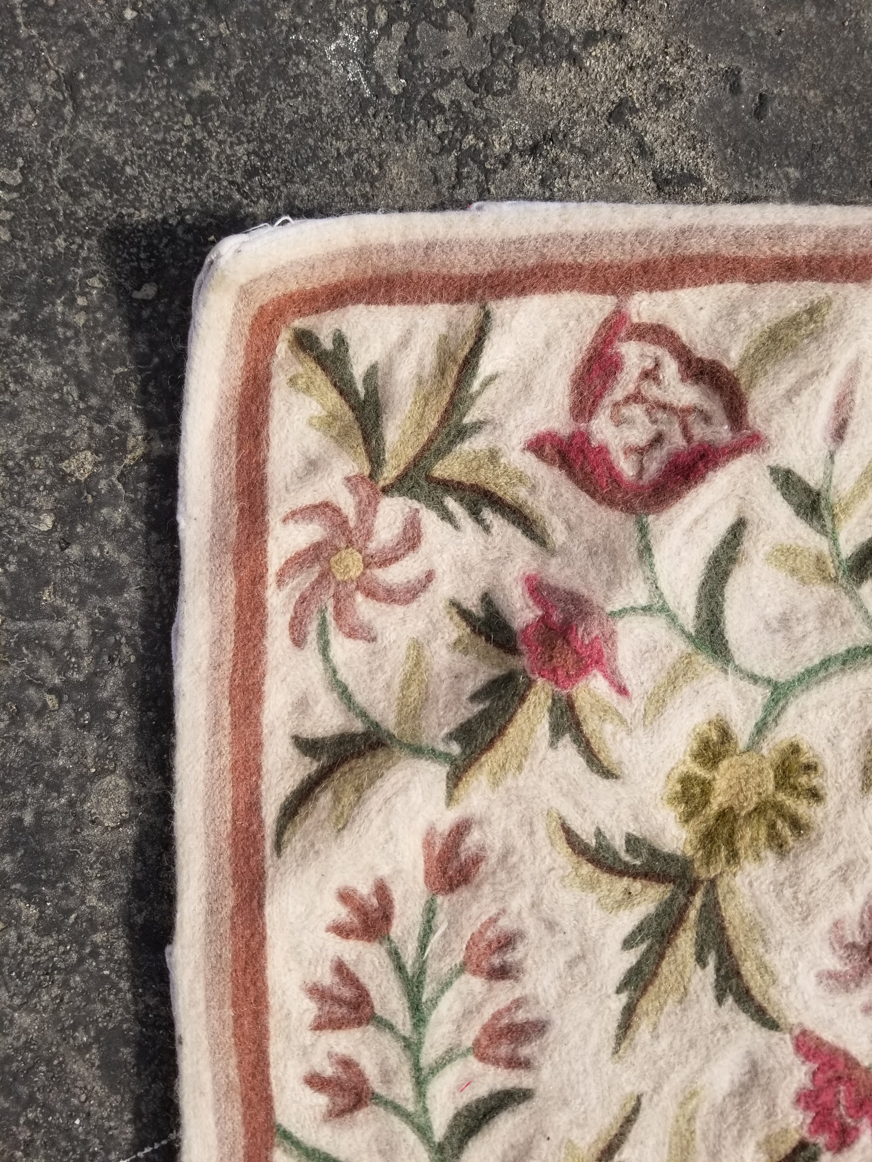 Vintage Handmade Kashmiri Floral Chain-Stitch Decor Wool Rug 32x22in