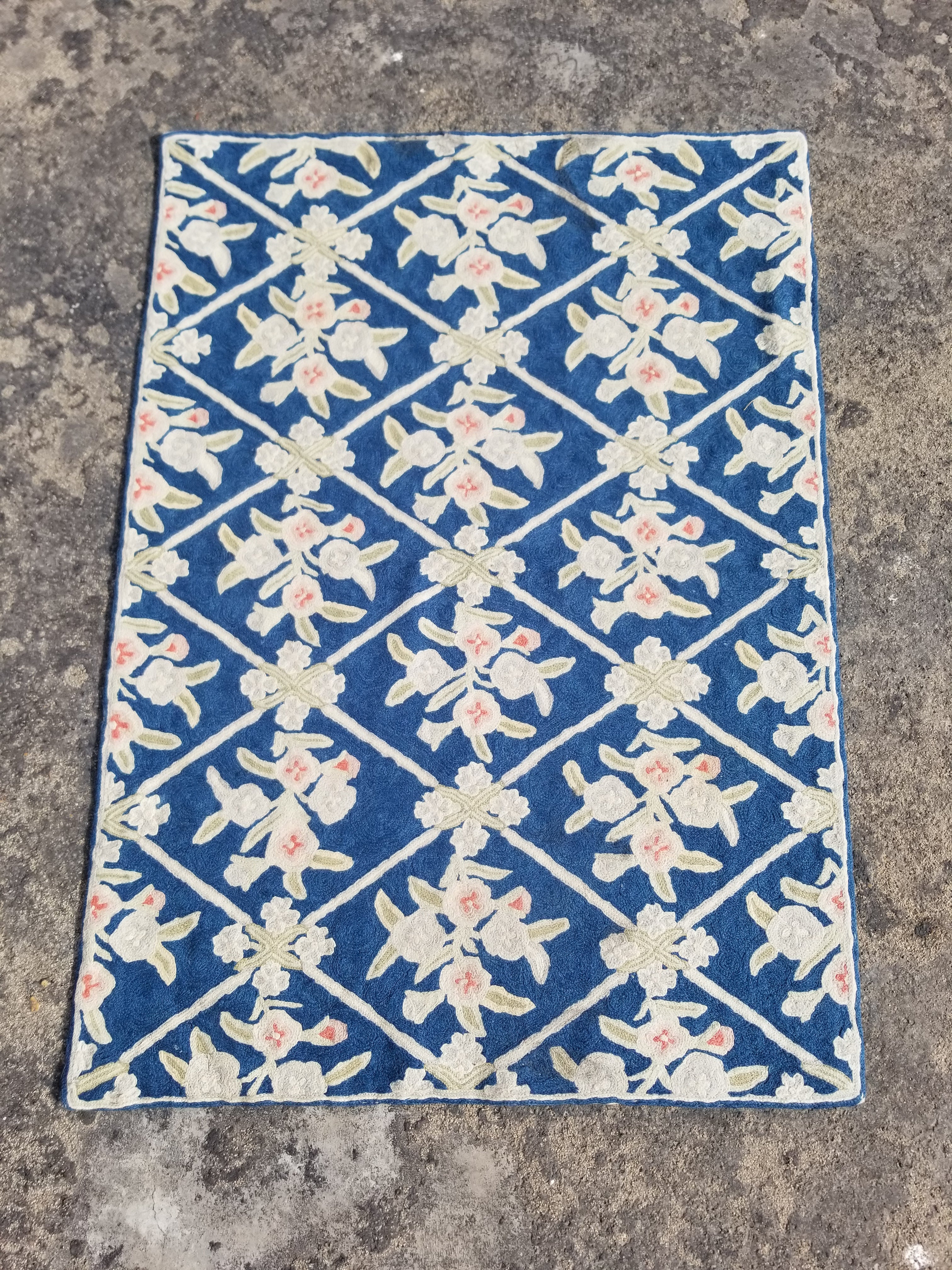 Vintage Handmade Kashmiri Floral Chain-Stitch Decor Wool Rug 34x24in
