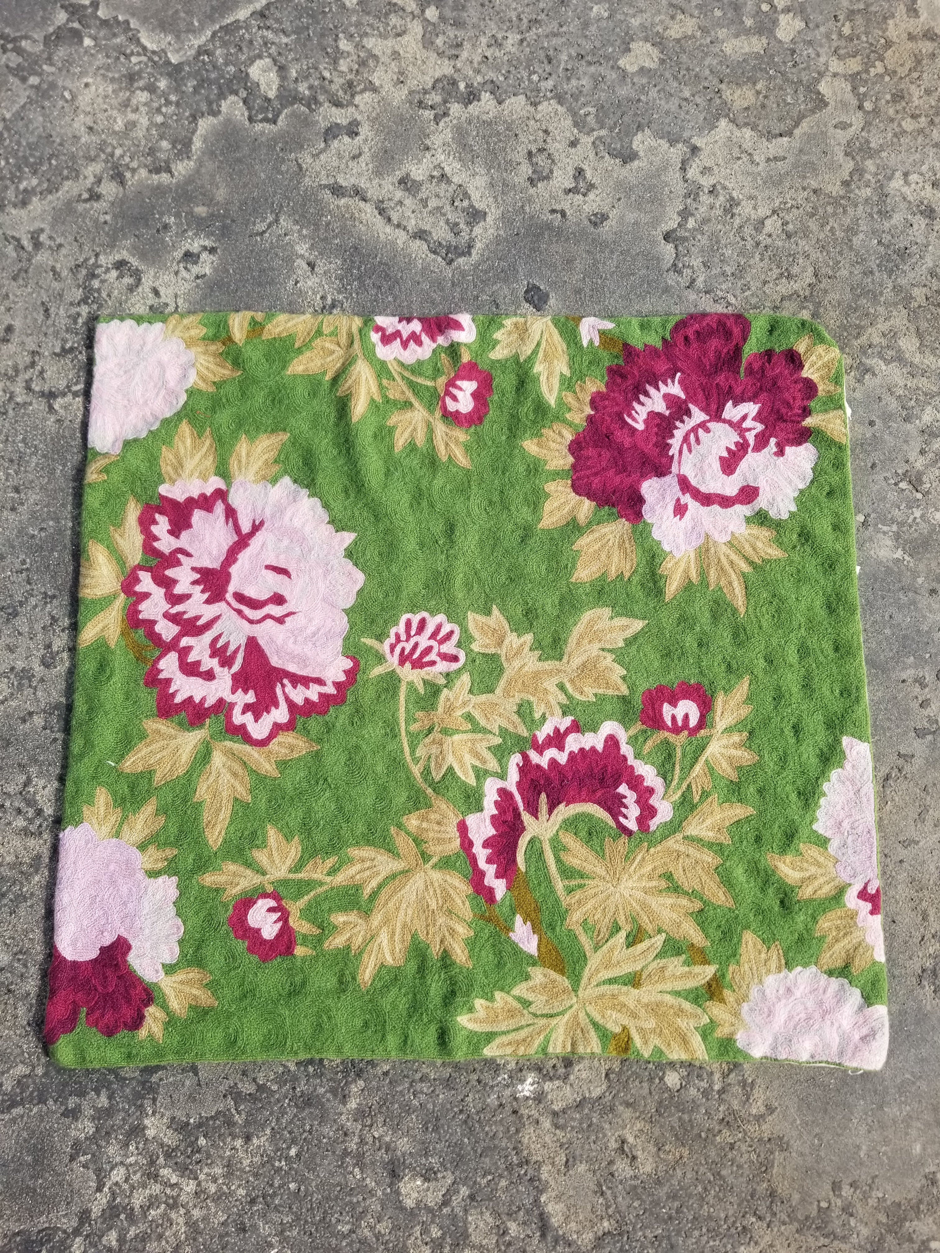 Vintage Handmade Kashmiri Floral Chain-Stitch Decor Wool Tapestry 29x28in
