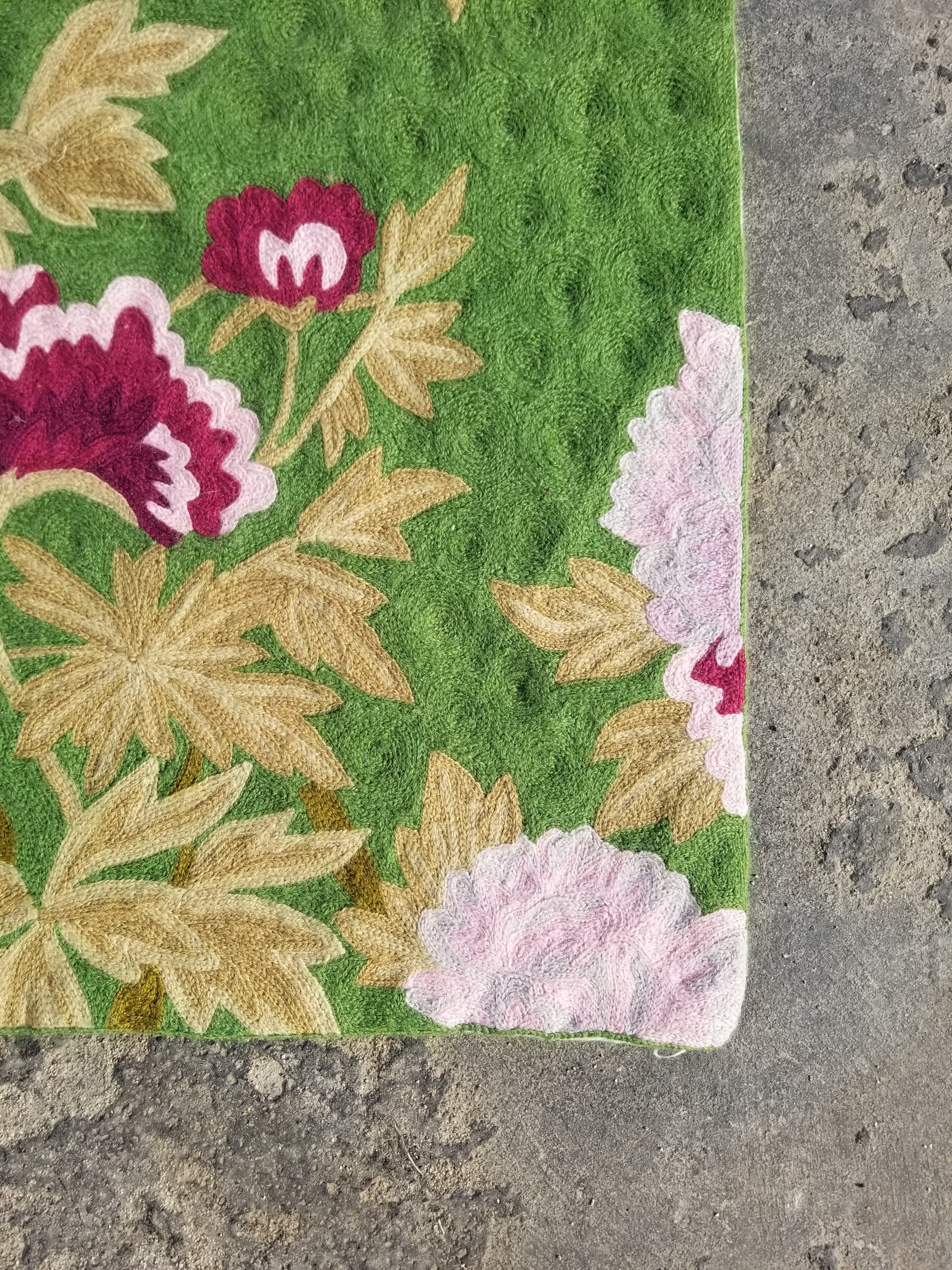 Vintage Handmade Kashmiri Floral Chain-Stitch Decor Wool Tapestry 29x28in