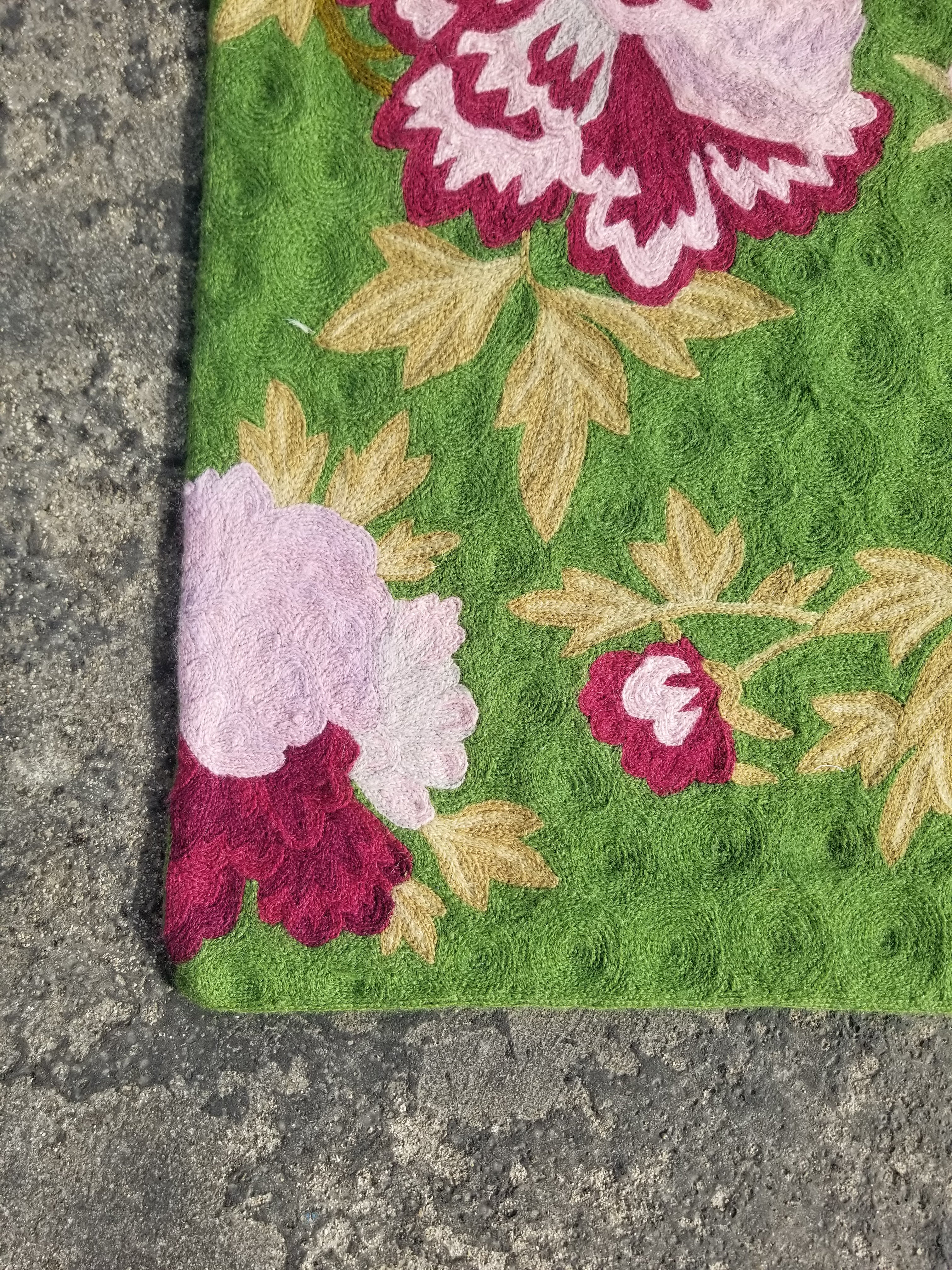 Vintage Handmade Kashmiri Floral Chain-Stitch Decor Wool Tapestry 29x28in