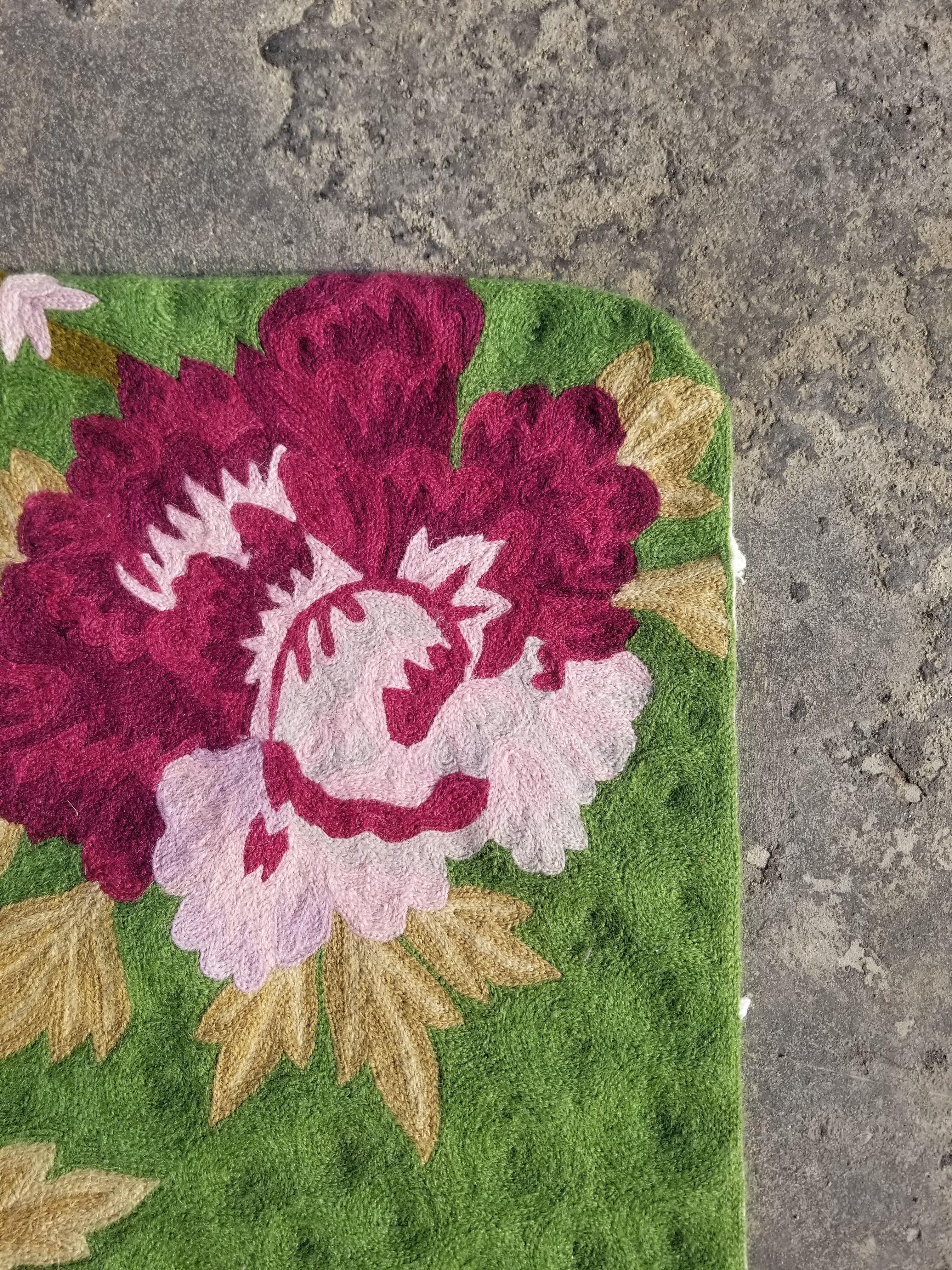 Vintage Handmade Kashmiri Floral Chain-Stitch Decor Wool Tapestry 29x28in