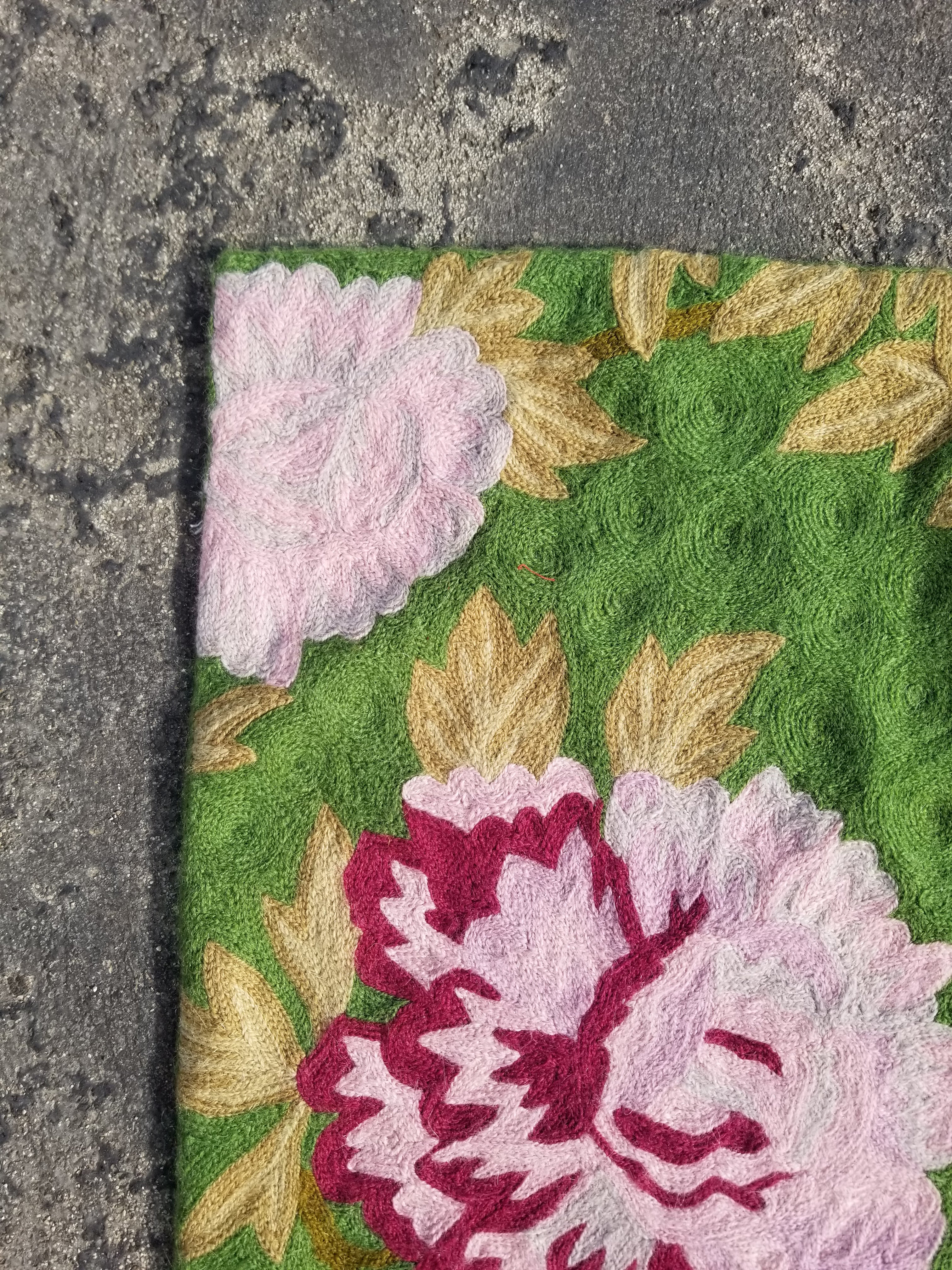 Vintage Handmade Kashmiri Floral Chain-Stitch Decor Wool Tapestry 29x28in