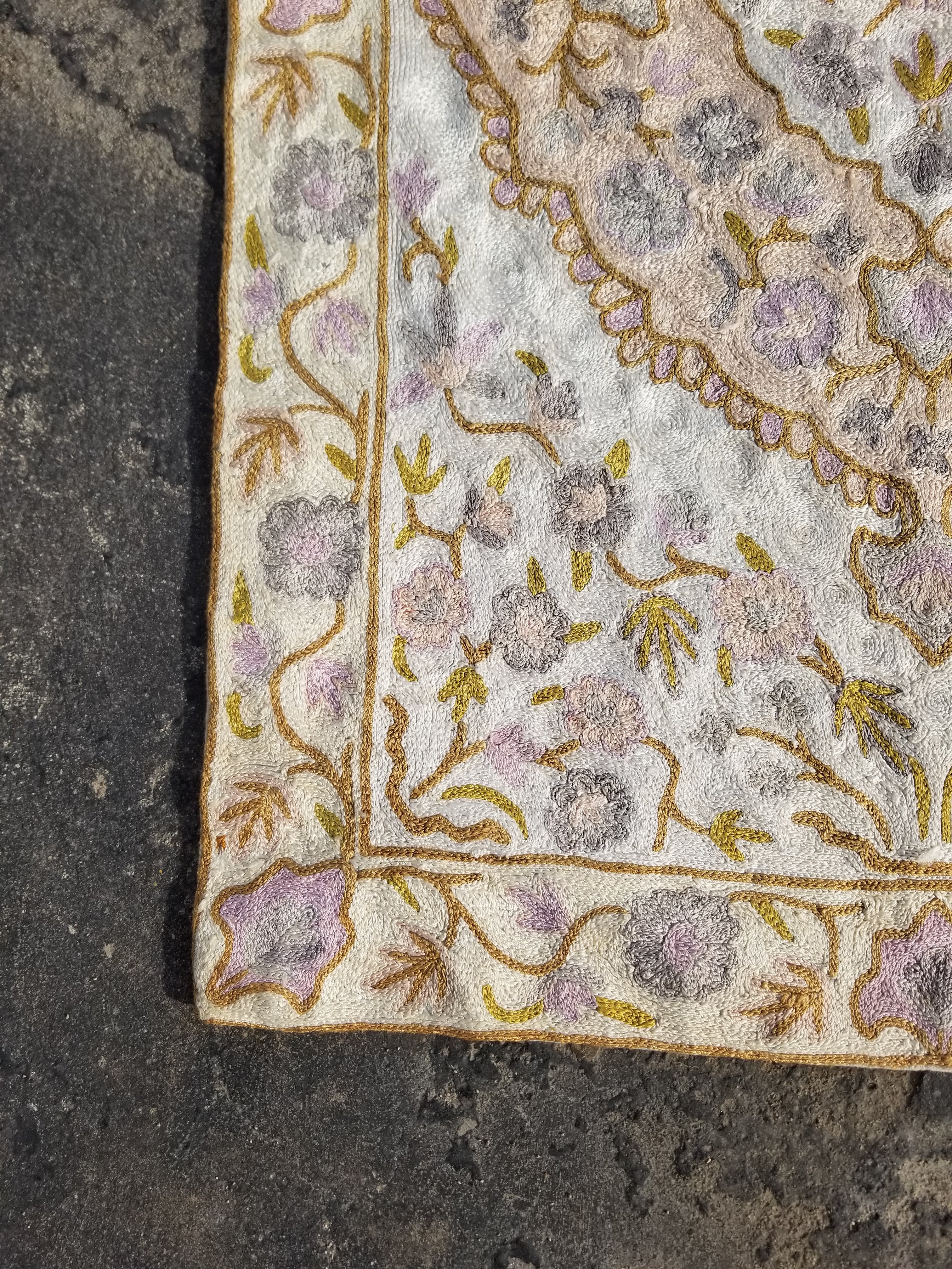 Vintage Handmade Kashmiri Floral Chain-Stitch Decor Silk Rug 34x22in
