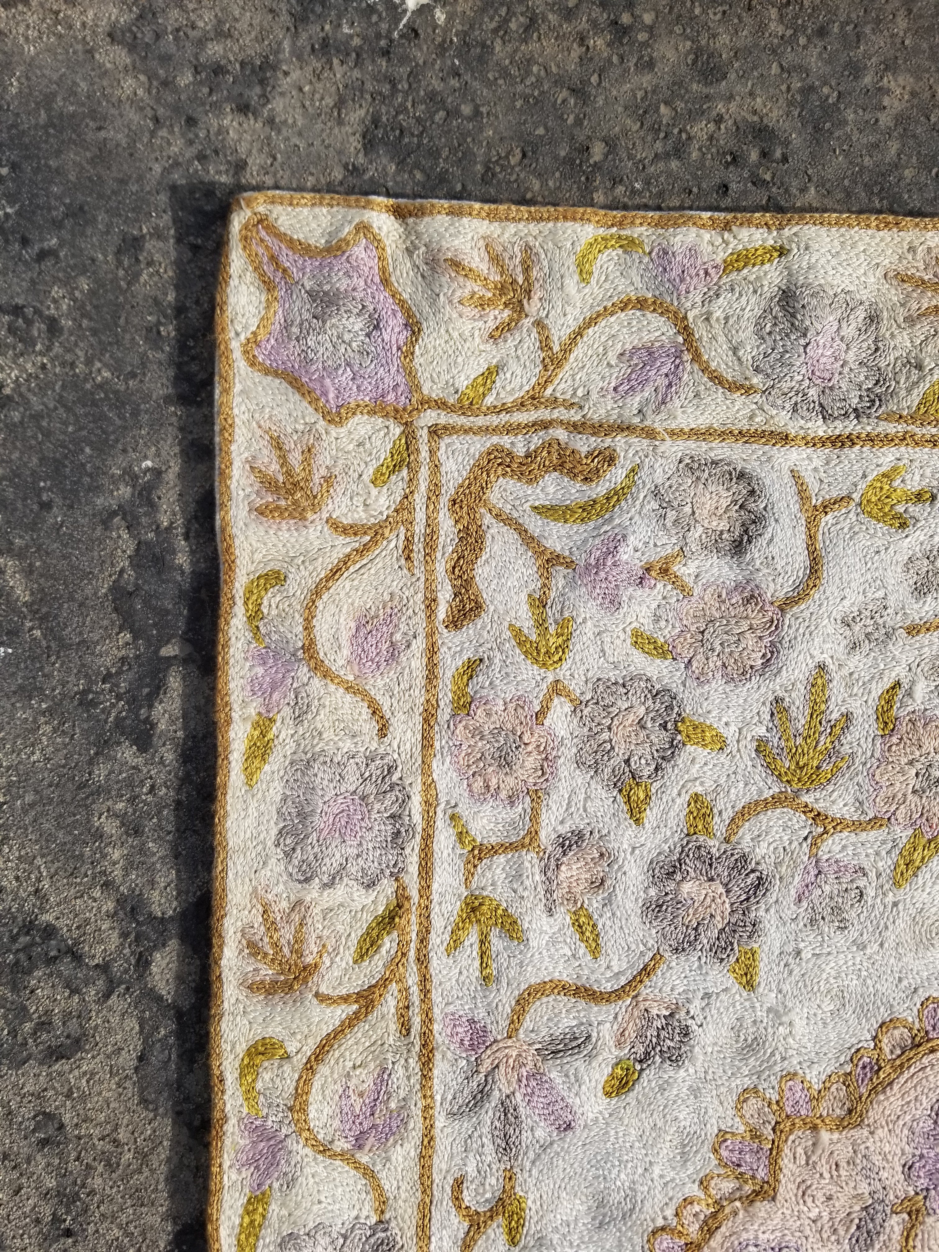 Vintage Handmade Kashmiri Floral Chain-Stitch Decor Silk Rug 34x22in