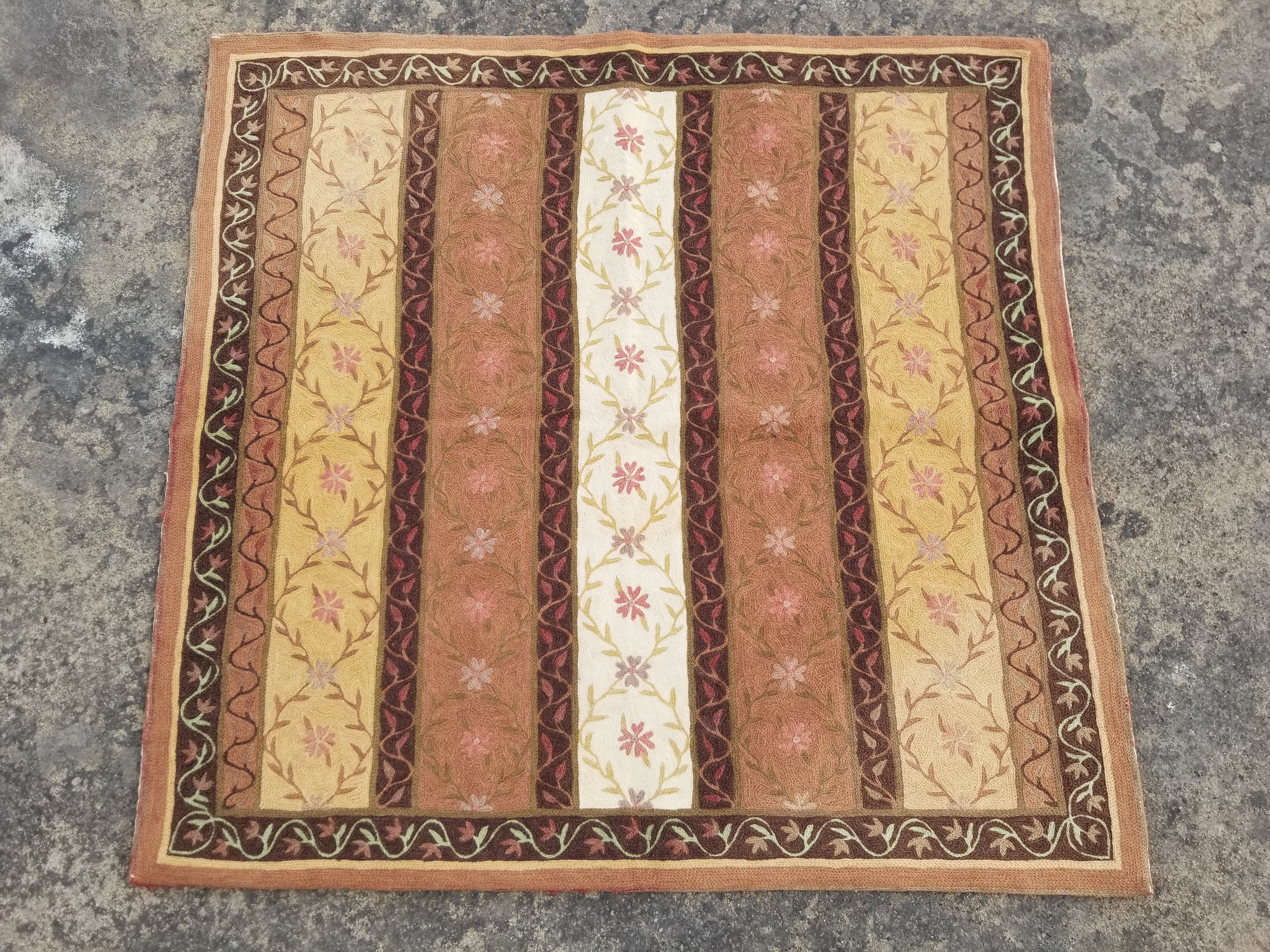 Vintage Handmade Kashmiri Floral Chain-Stitch Decor Wool Tapestry Rug 91x86cm