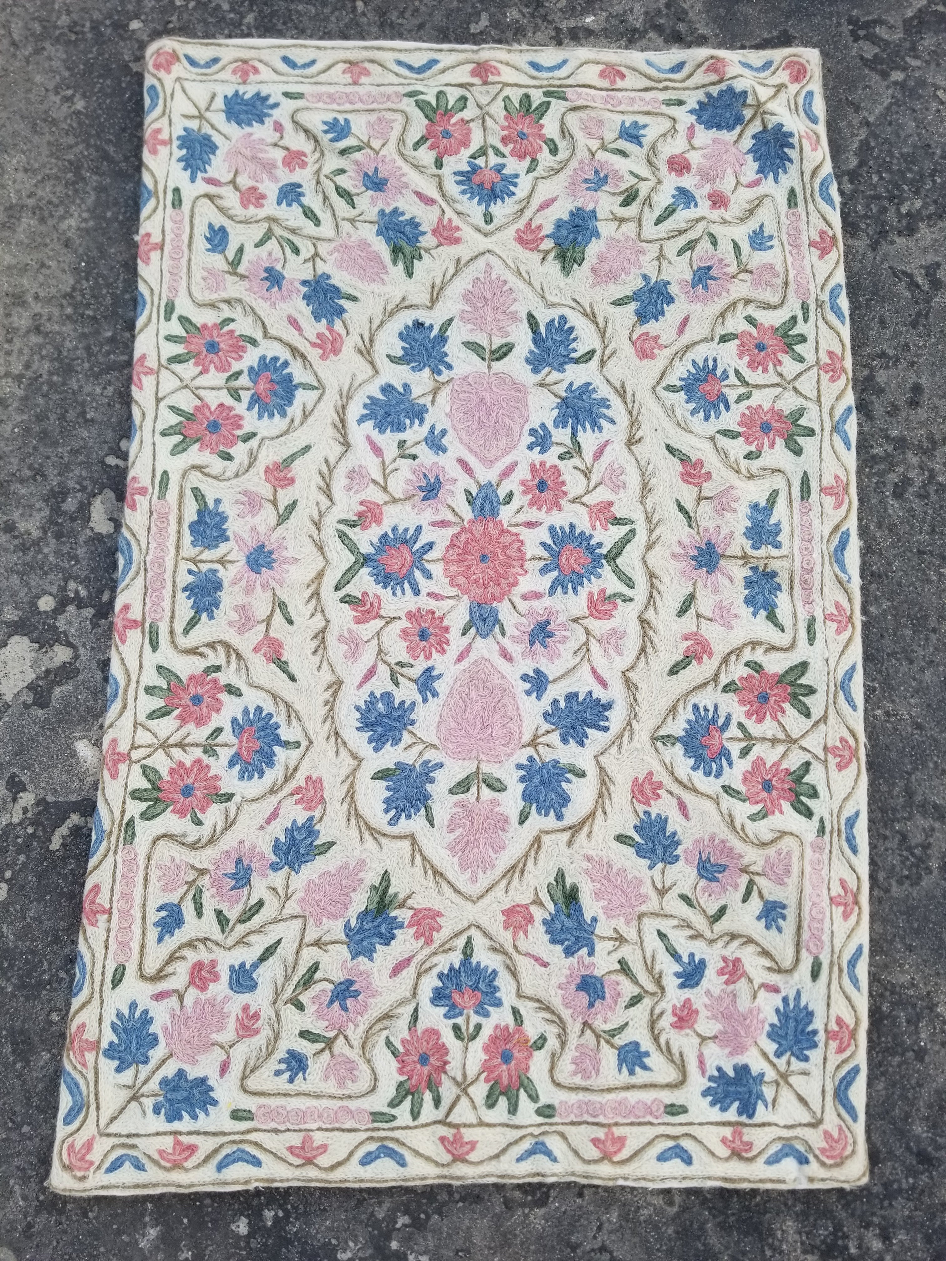 Vintage Handmade Kashmiri Floral Chain-Stitch Decor Wool Rug 35x22in