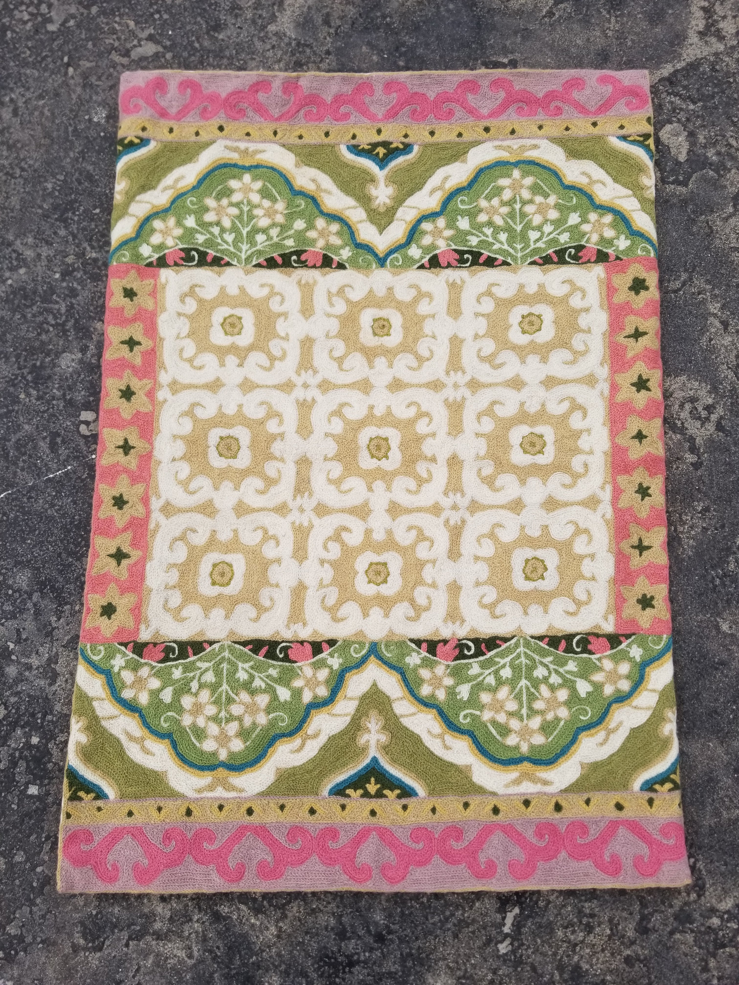 Vintage Handmade Kashmiri Floral Chain-Stitch Decor Wool Rug 35x24in