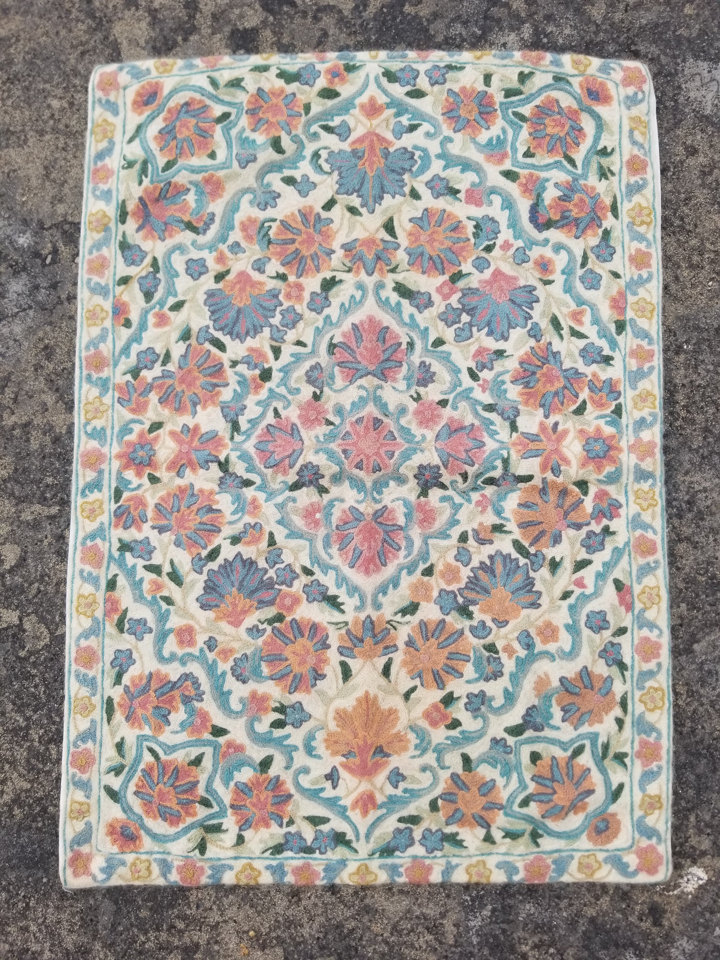 Vintage Handmade Kashmiri Floral Chain-Stitch Decor Wool Rug 33x23in