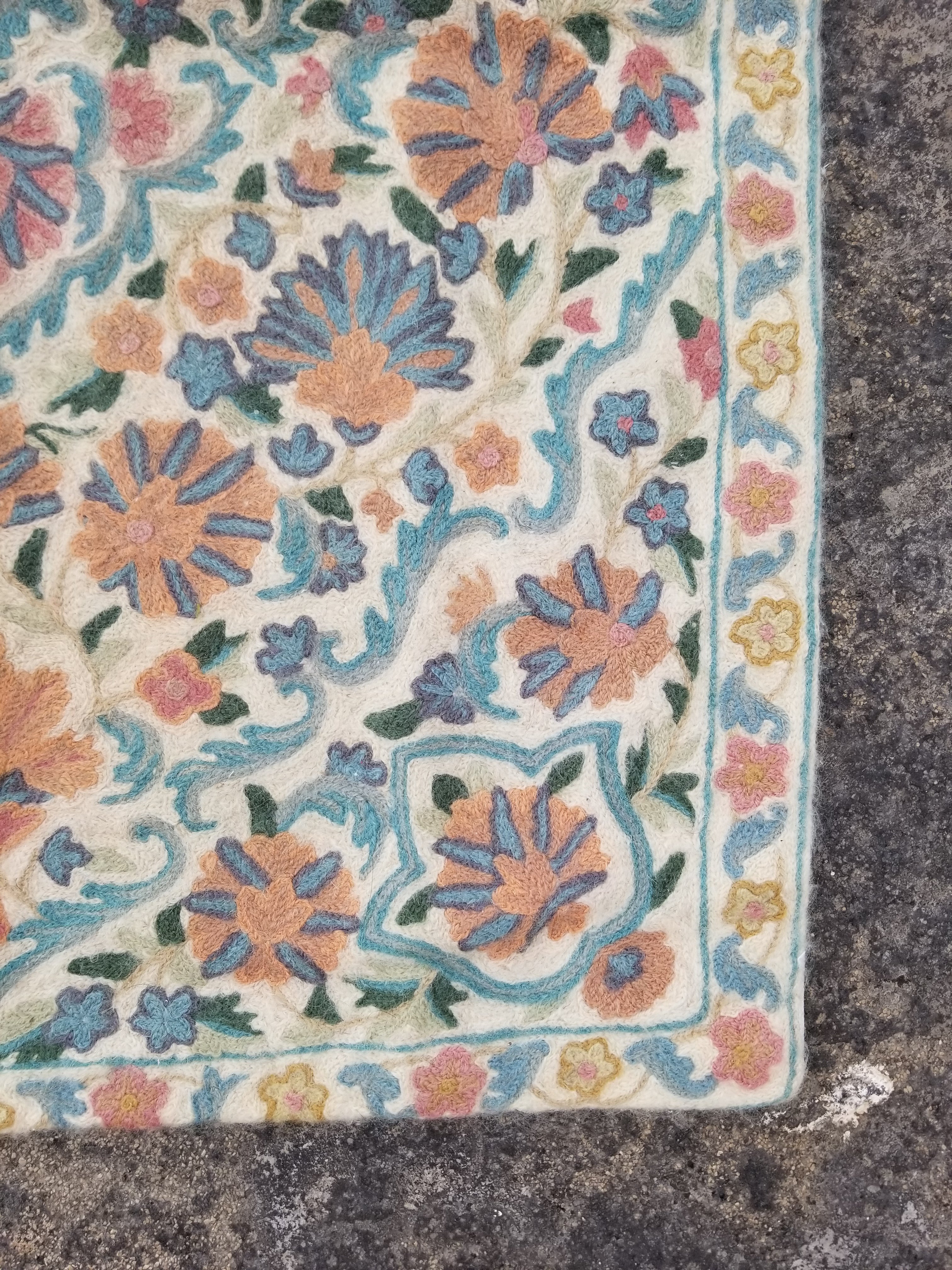 Vintage Handmade Kashmiri Floral Chain-Stitch Decor Wool Rug 33x23in