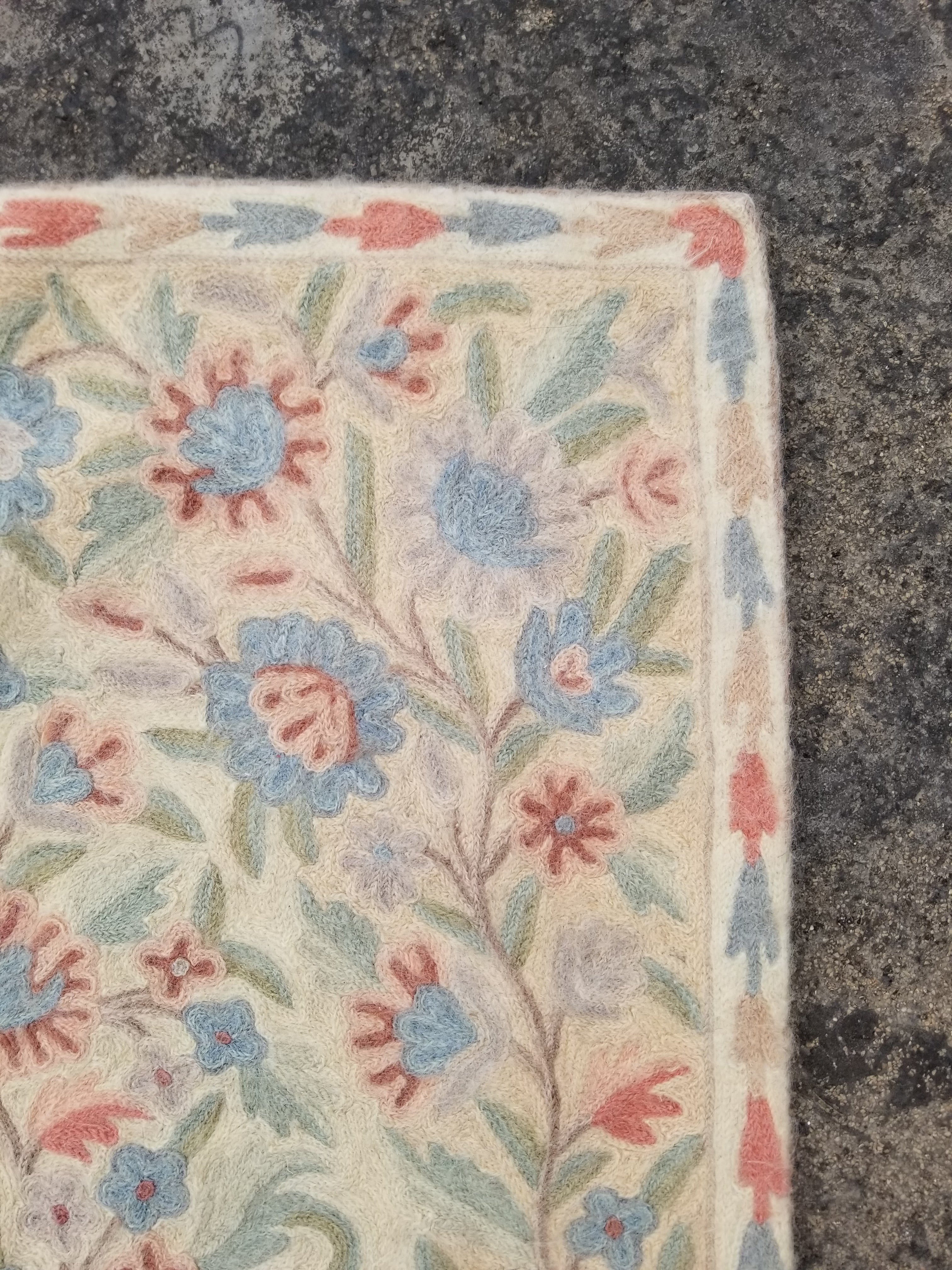 Vintage Handmade Kashmiri Floral Chain-Stitch Decor Wool Rug 43x23in