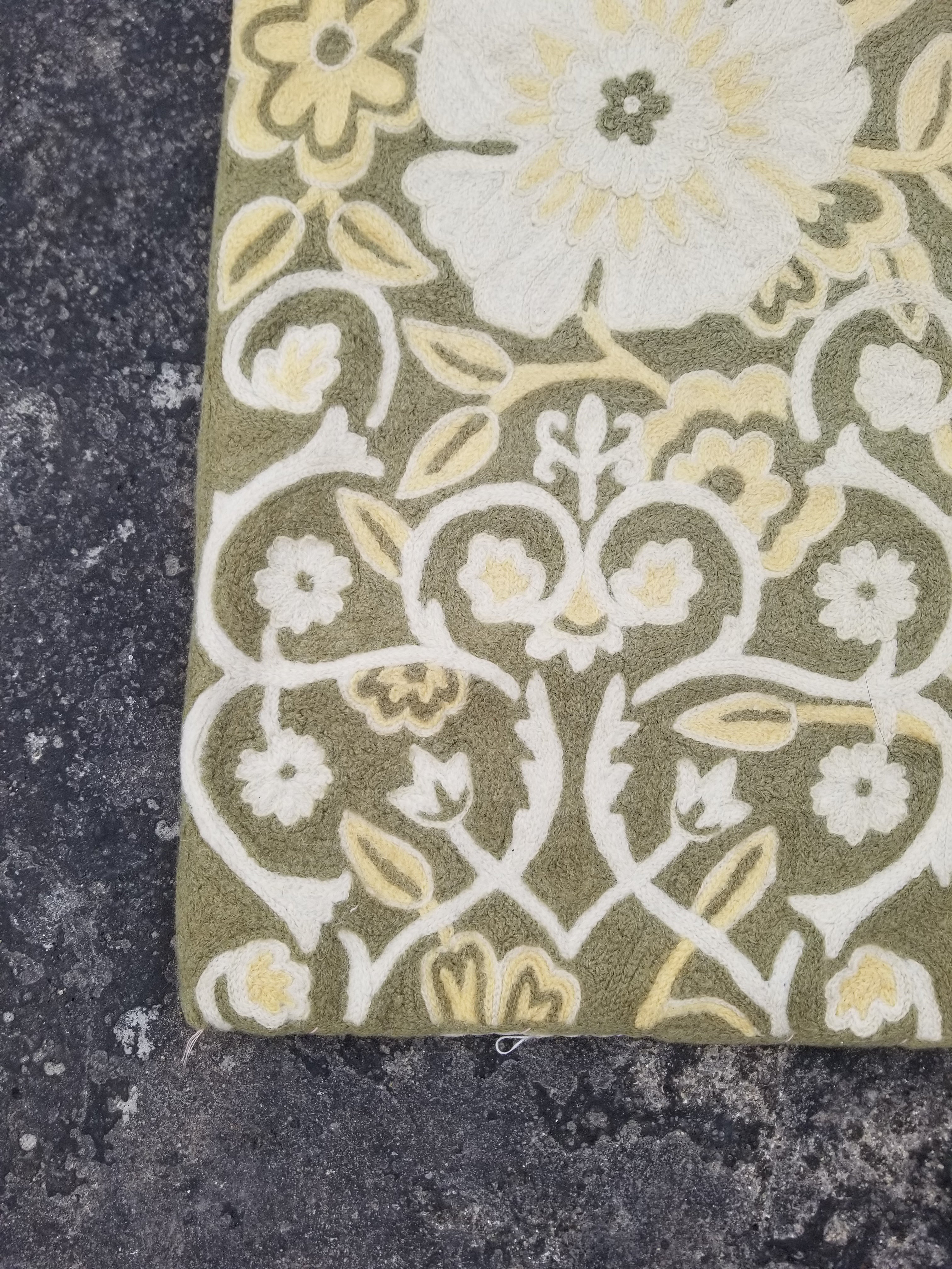 Vintage Handmade Kashmiri Floral Chain-Stitch Decor Wool Rug 35x23in