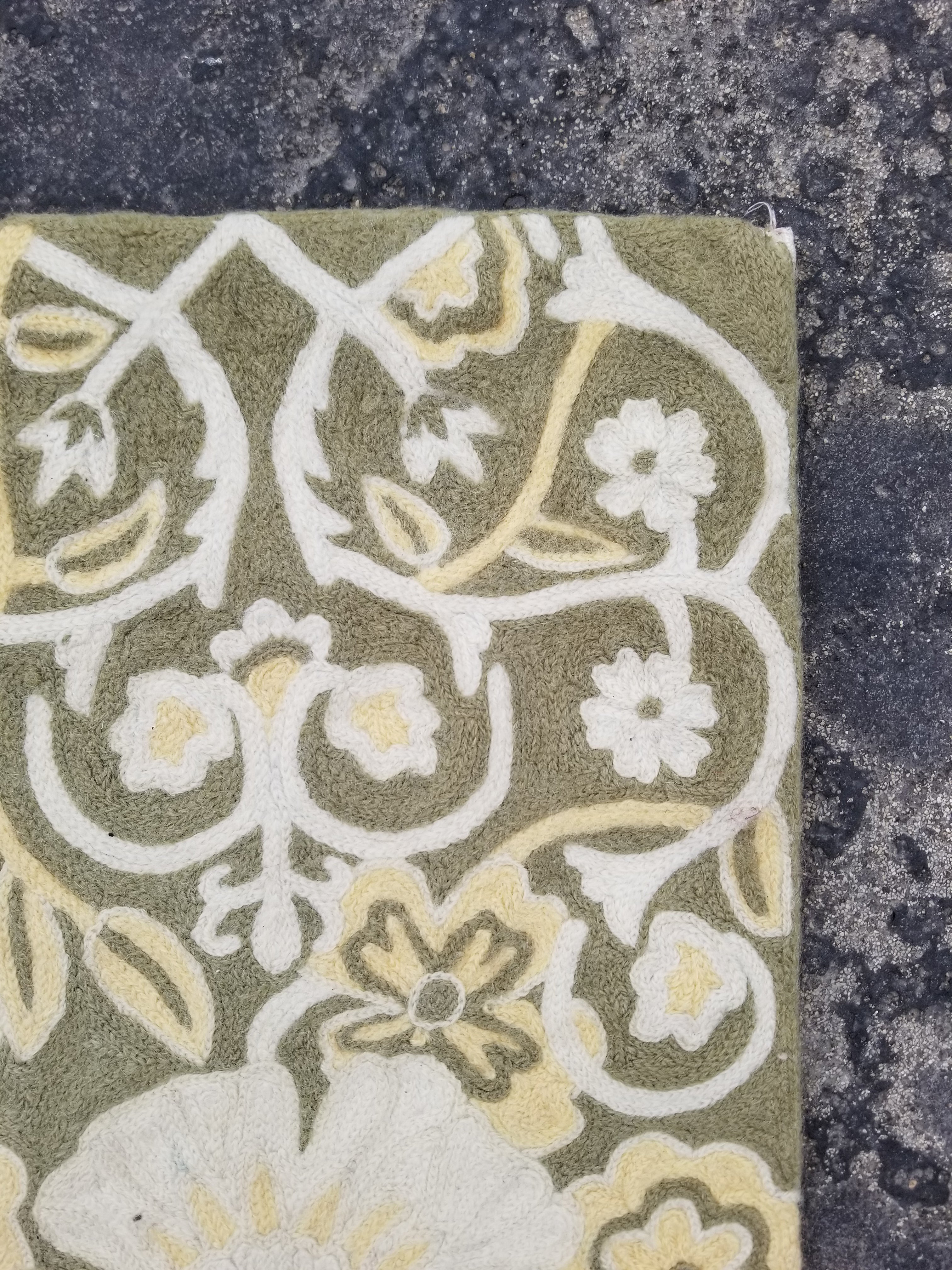 Vintage Handmade Kashmiri Floral Chain-Stitch Decor Wool Rug 35x23in