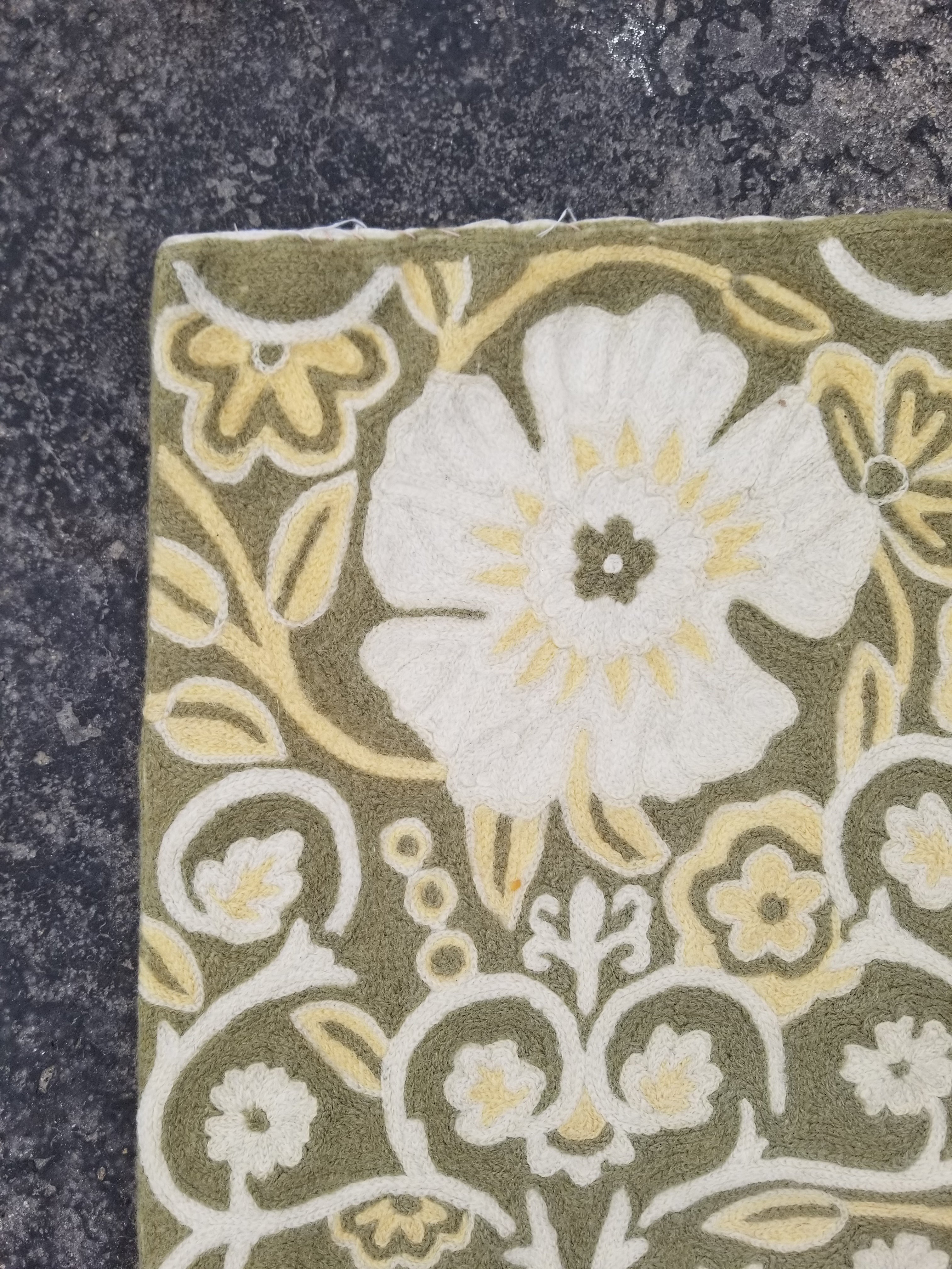 Vintage Handmade Kashmiri Floral Chain-Stitch Decor Wool Rug 35x23in