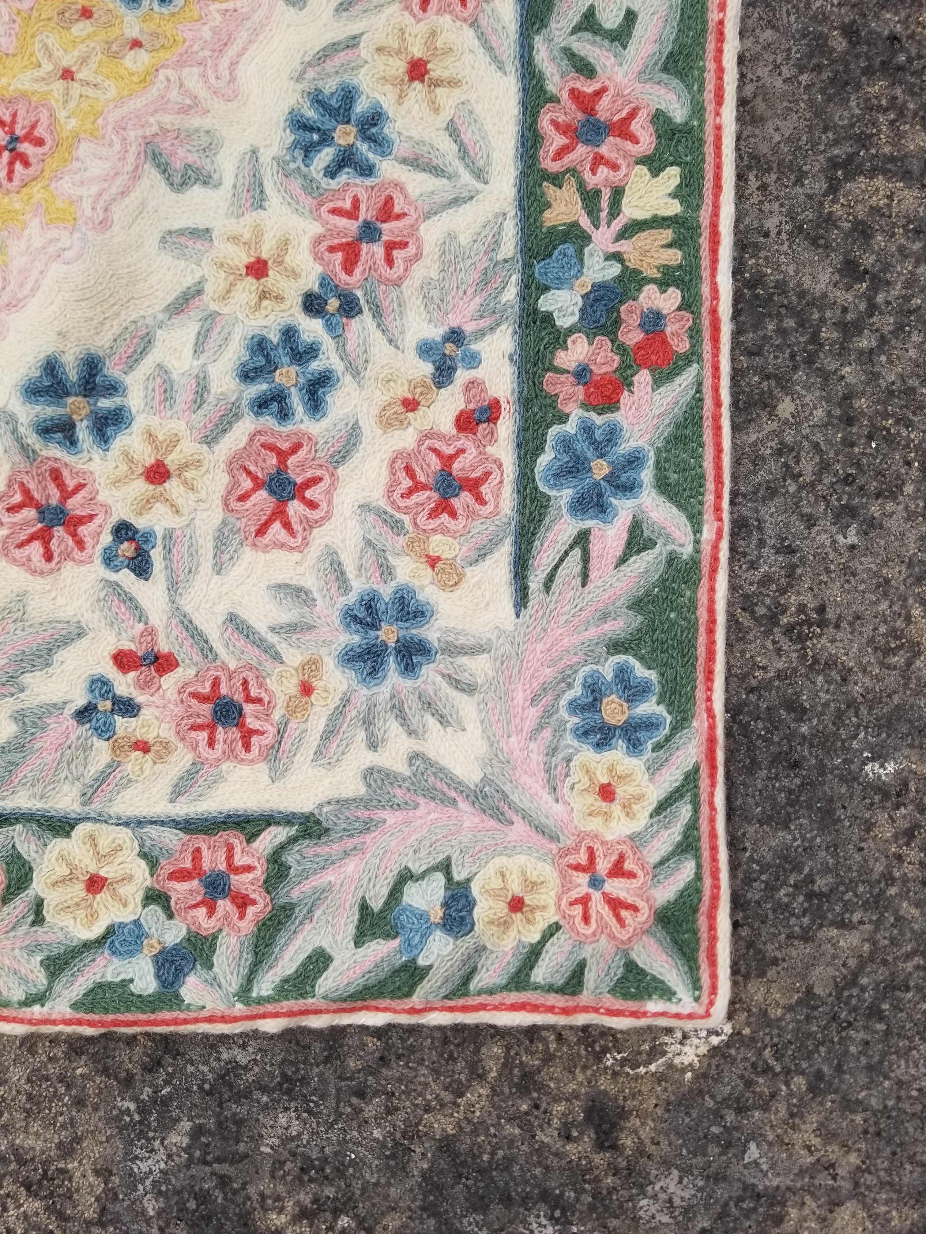 Vintage Handmade Kashmiri Floral Chain-Stitch Decor Wool Rug 35x23in