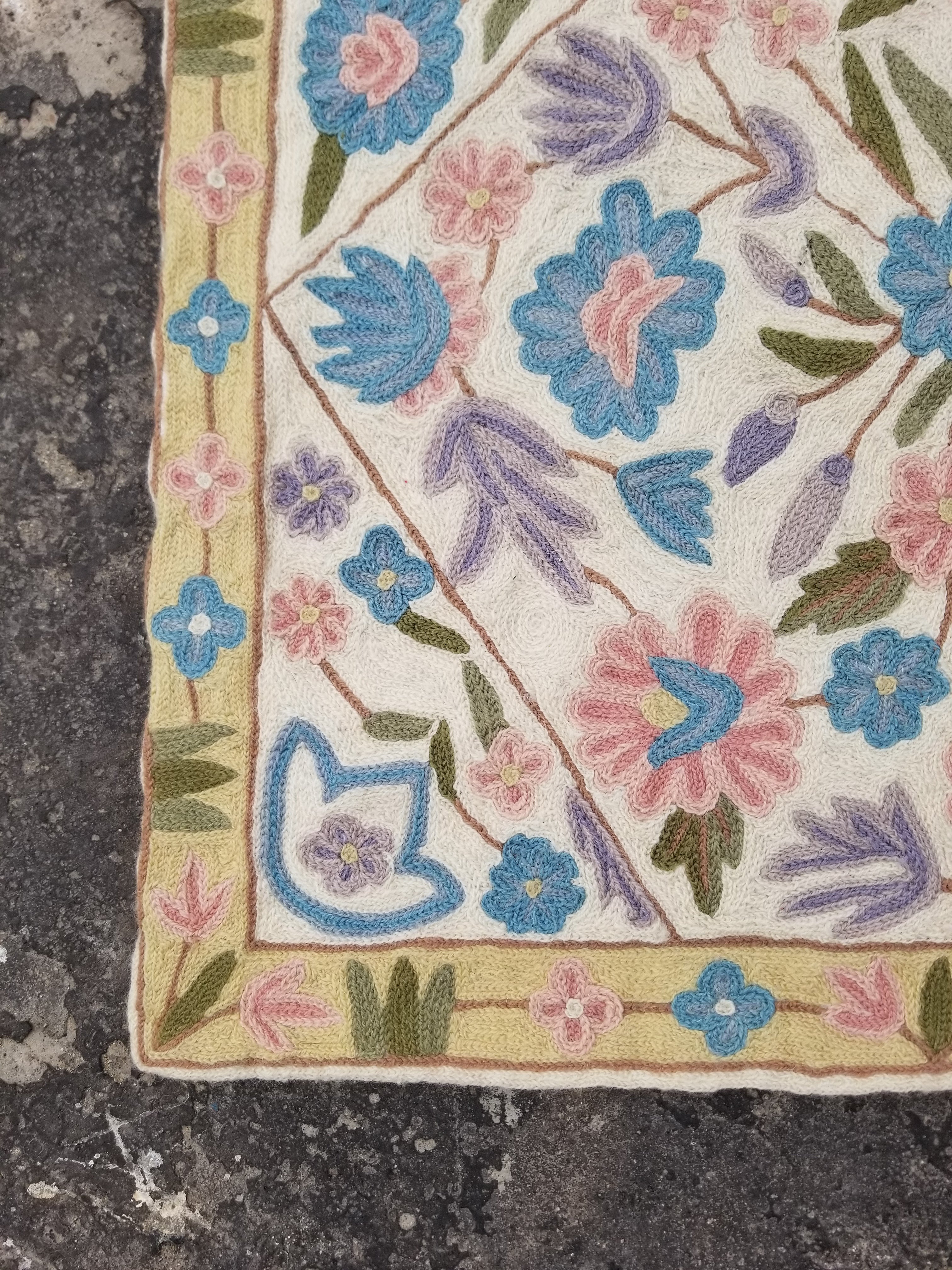 Vintage Handmade Kashmiri Floral Chain-Stitch Decor Wool Rug 36x23in