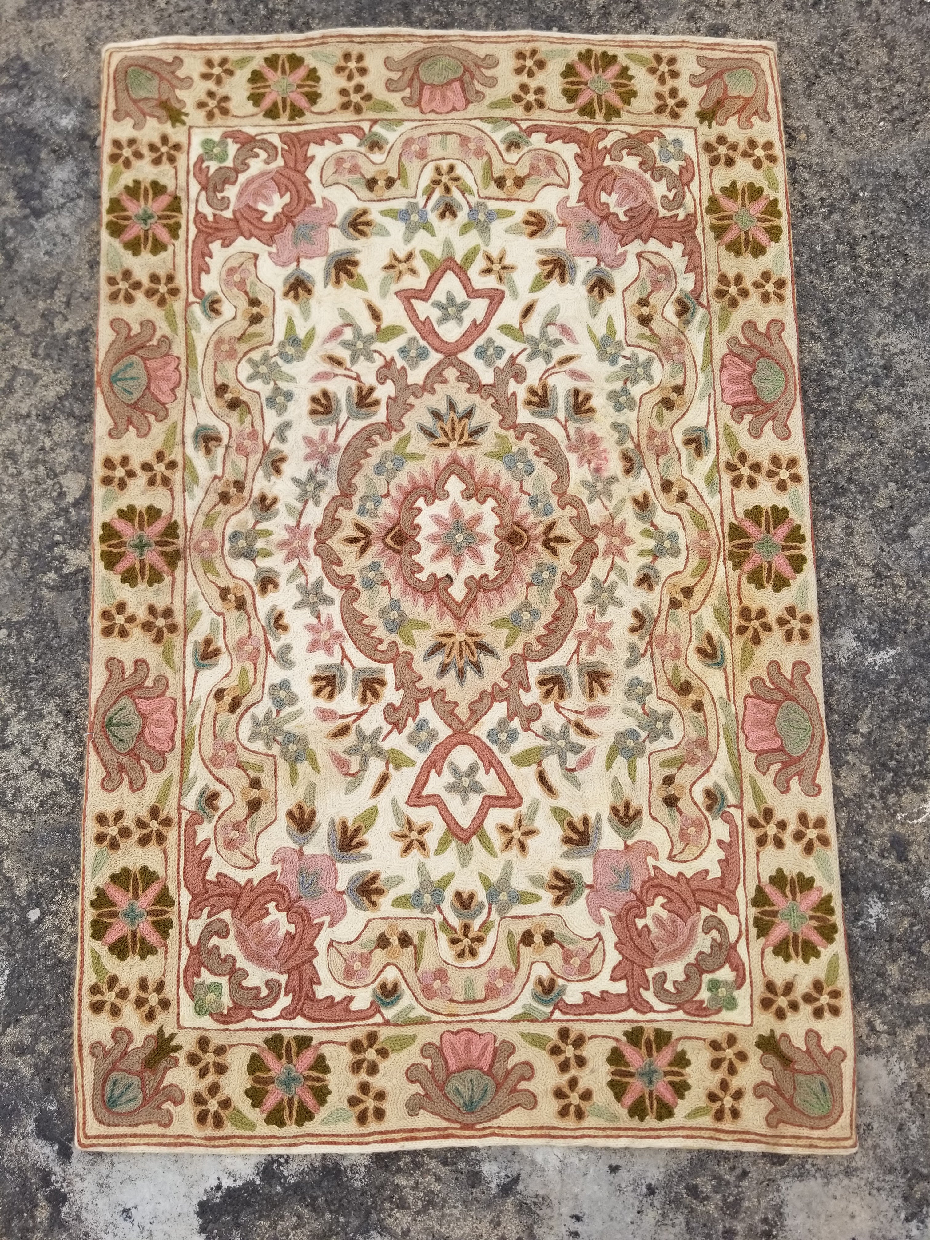 Vintage Handmade Kashmiri Floral Chain-Stitch Decor Wool Rug 36x23in