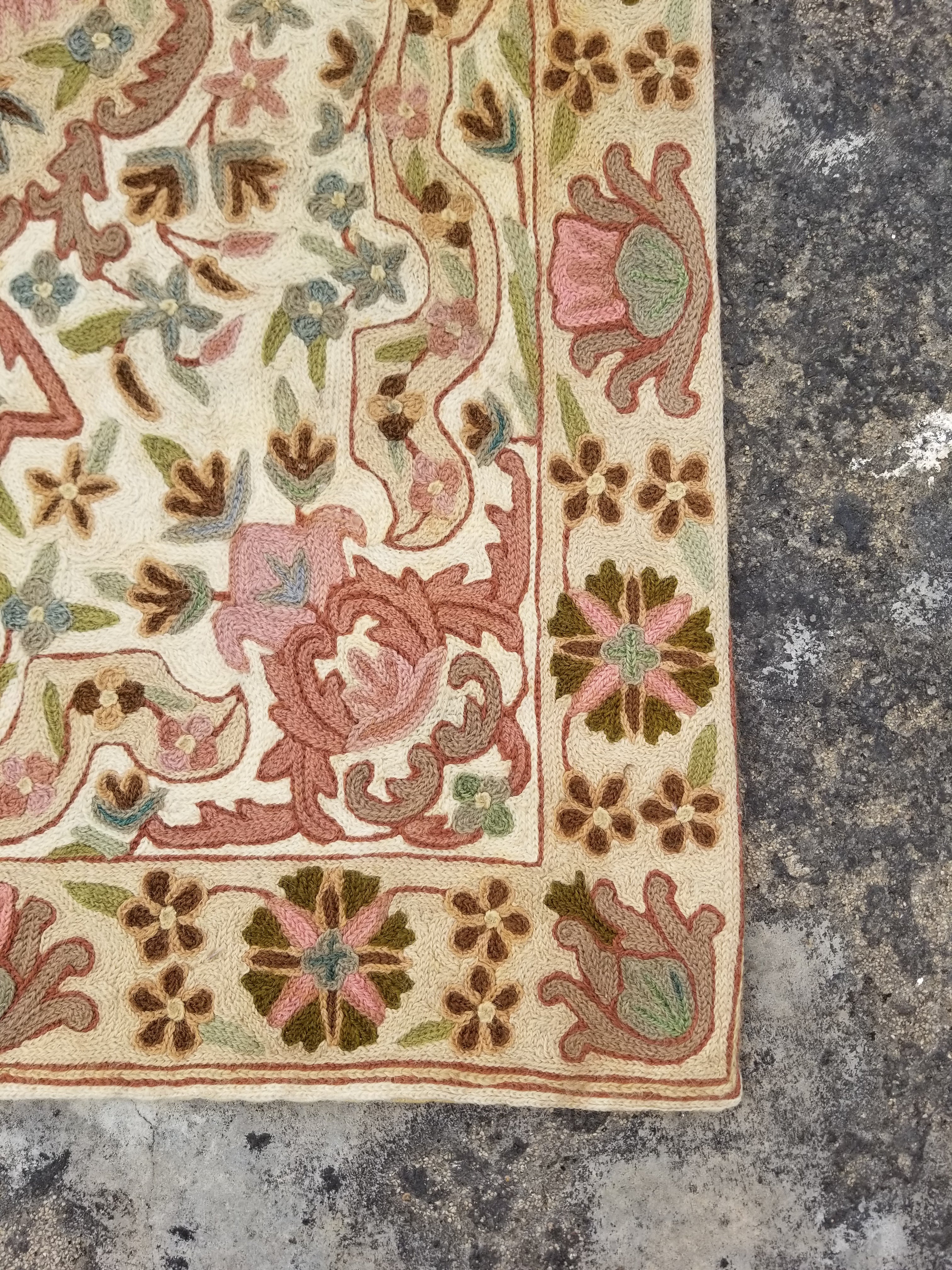 Vintage Handmade Kashmiri Floral Chain-Stitch Decor Wool Rug 36x23in