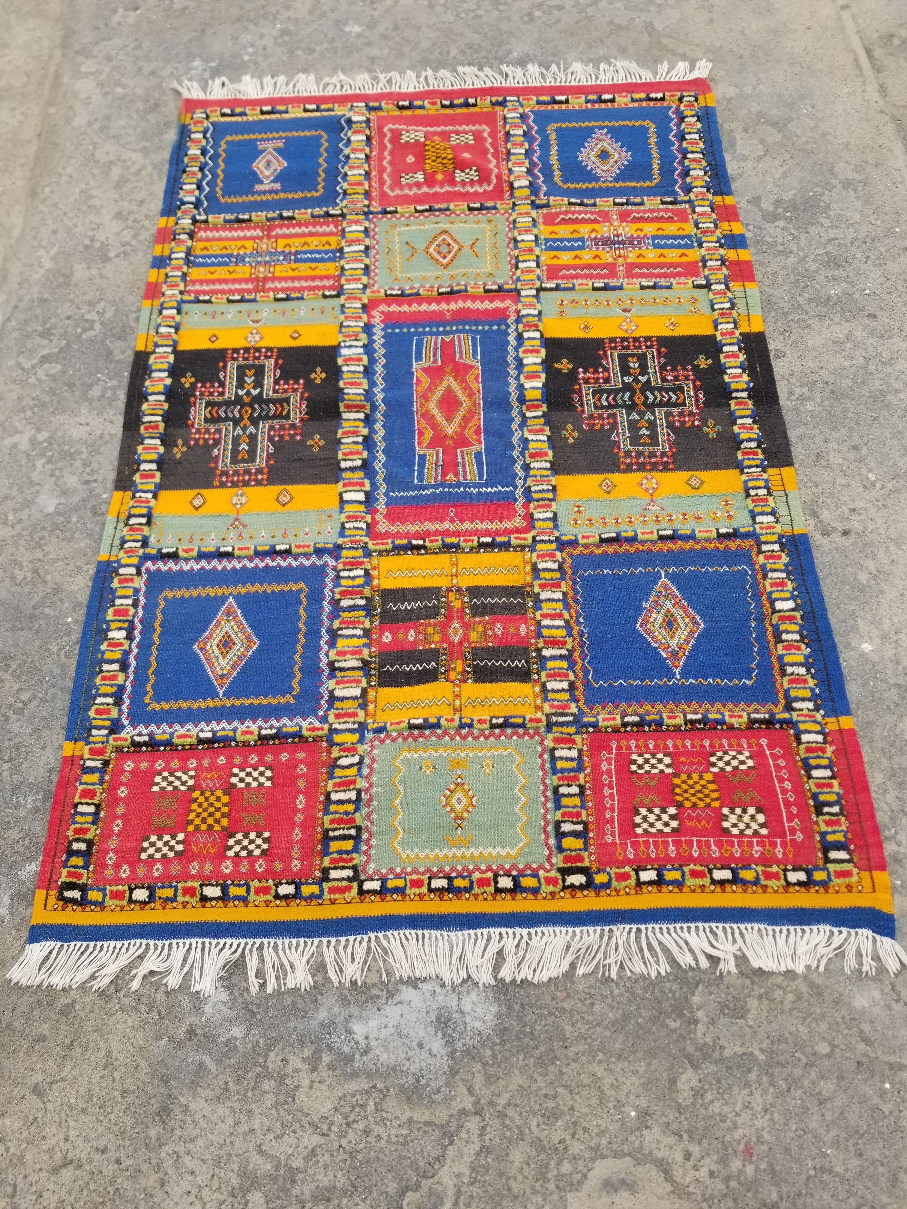 Vintage Handmade Moroccan Berber Taznakht Wool Multicolor Kilim 208x135cm