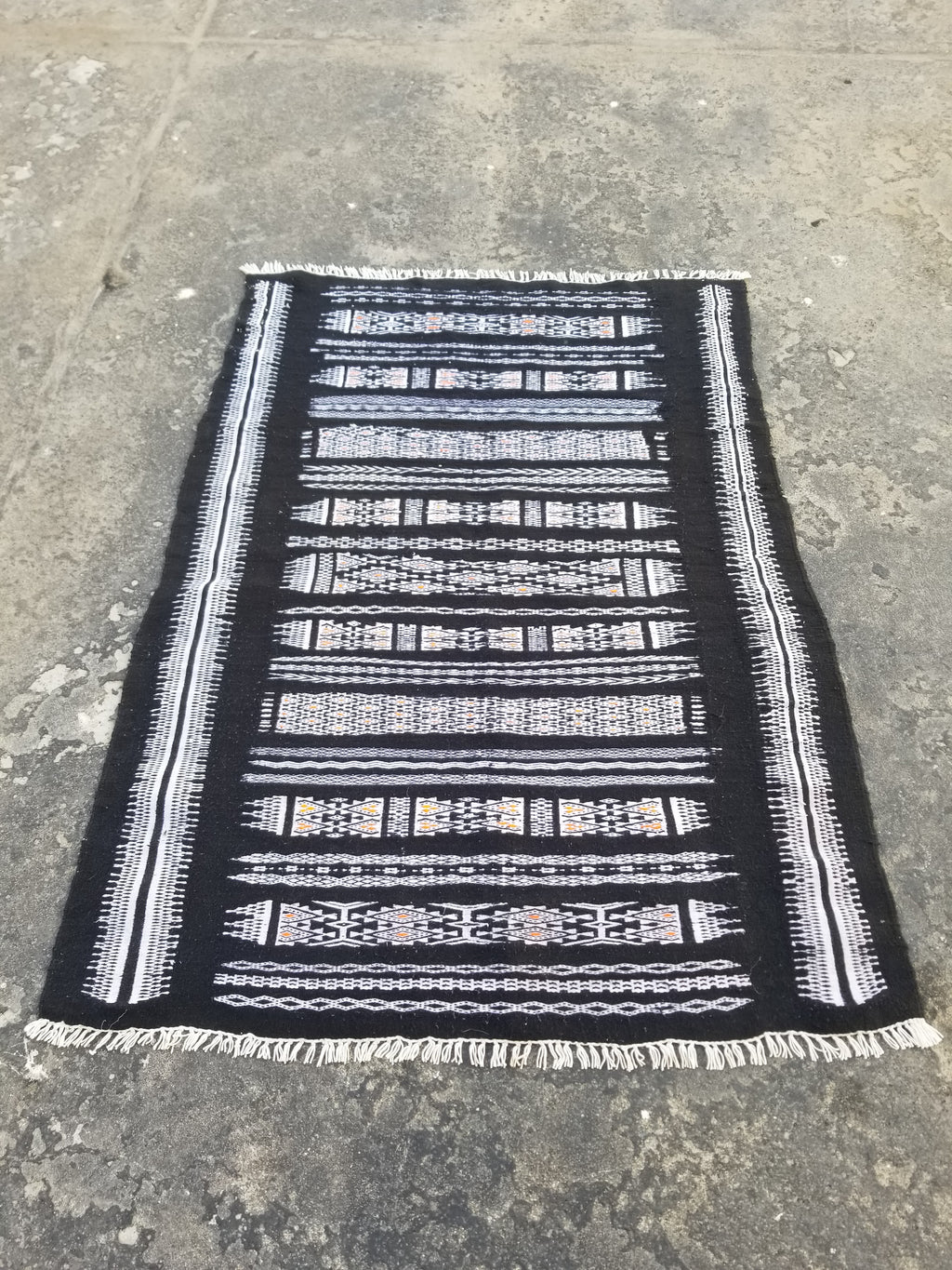 Vintage Handmade Algerian Oriental Wool Black & White Kilim 139x101cm