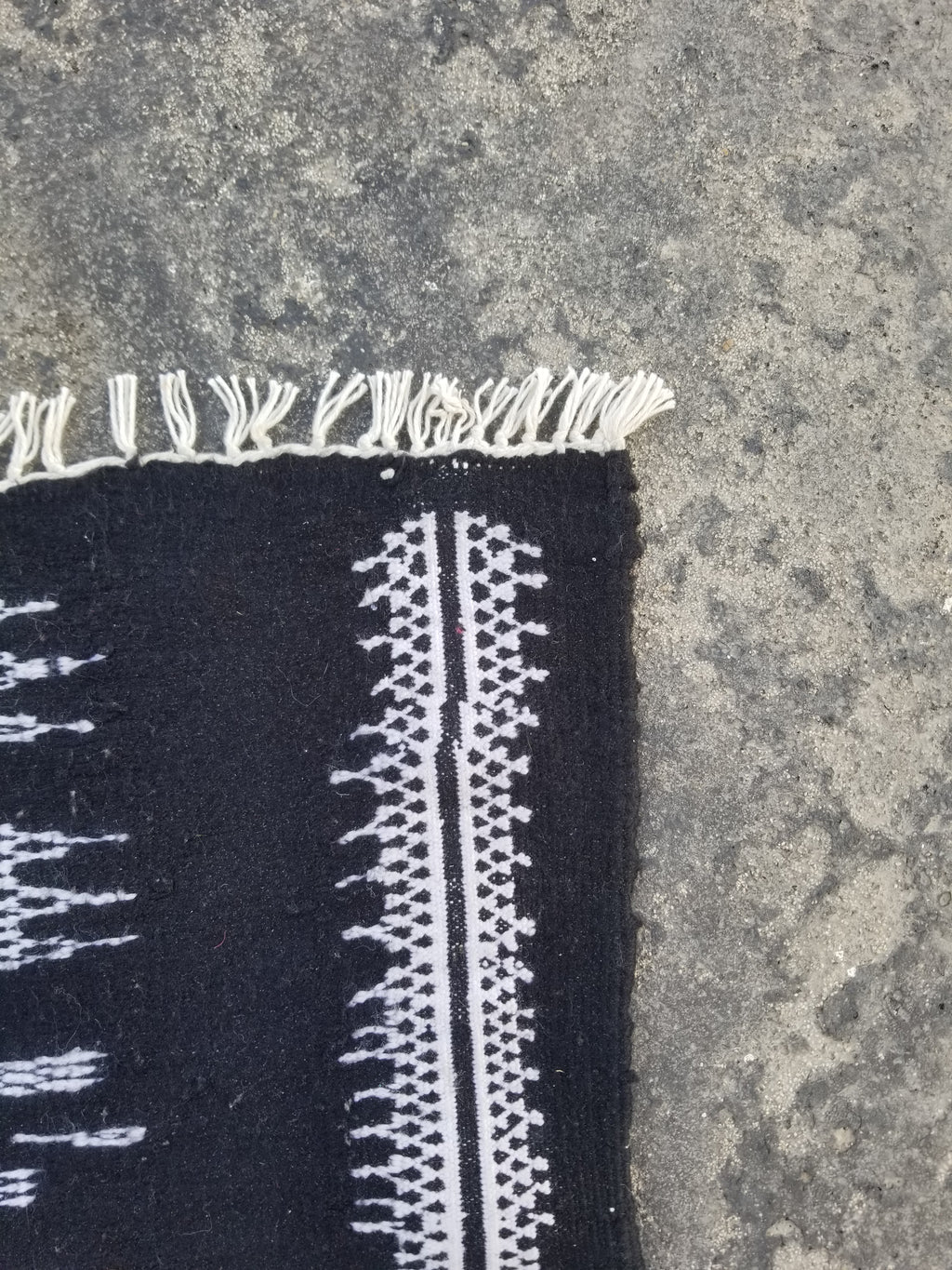 Vintage Handmade Algerian Oriental Wool Black & White Kilim 139x101cm