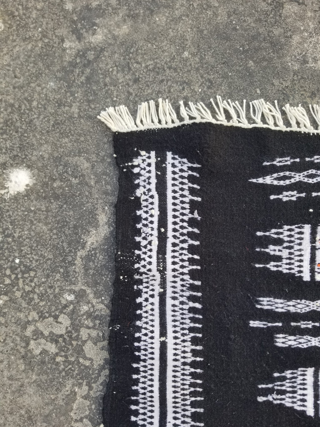 Vintage Handmade Algerian Oriental Wool Black & White Kilim 139x101cm