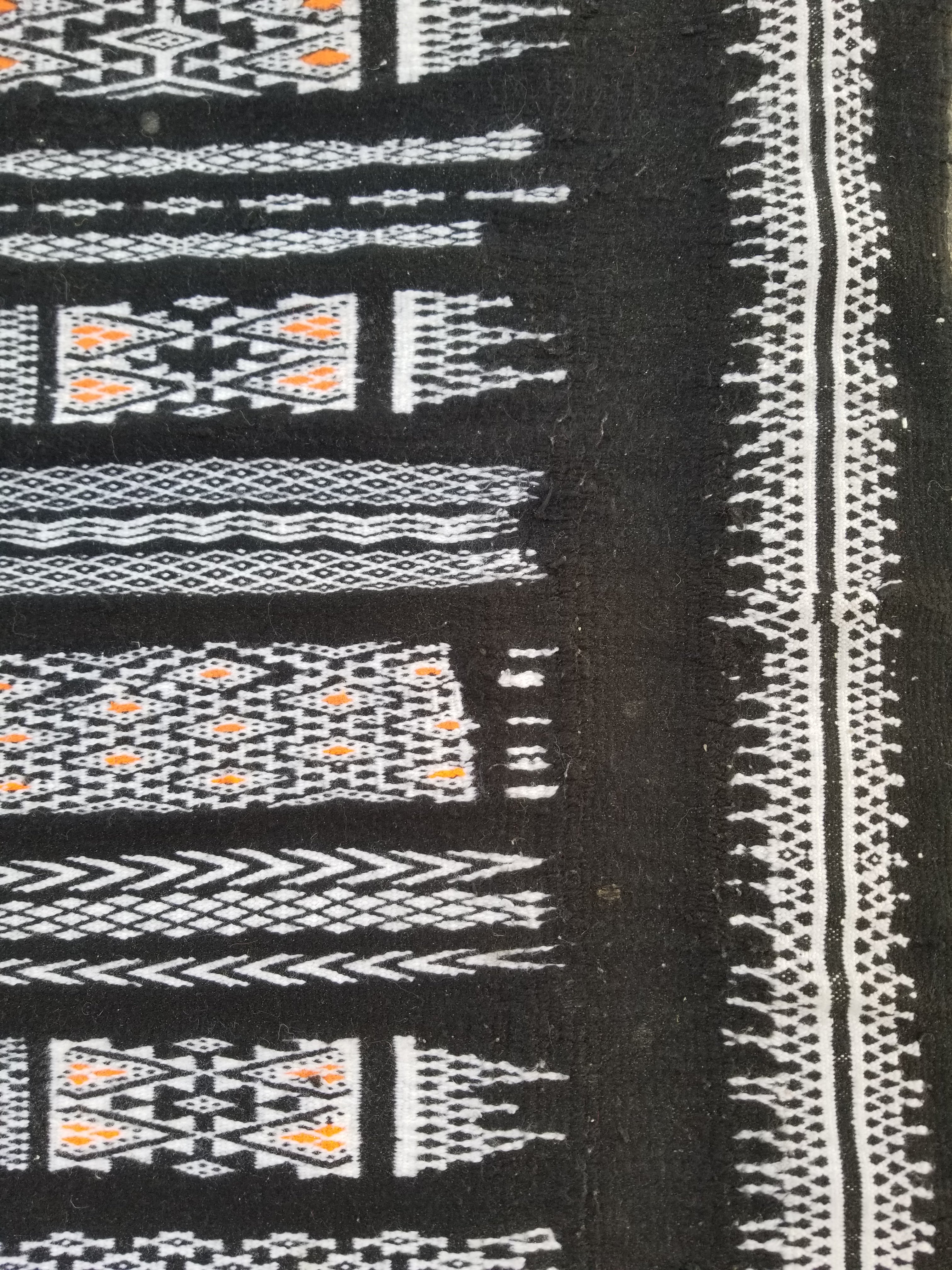 Vintage Handmade Algerian Oriental Wool Black & White Kilim 139x101cm