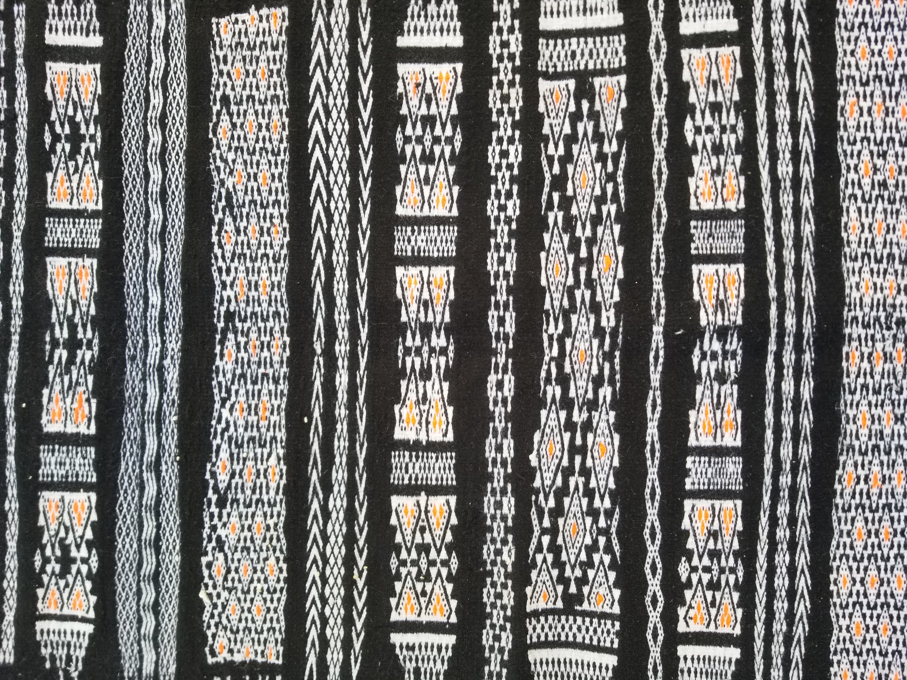 Vintage Handmade Algerian Oriental Wool Black & White Kilim 139x101cm