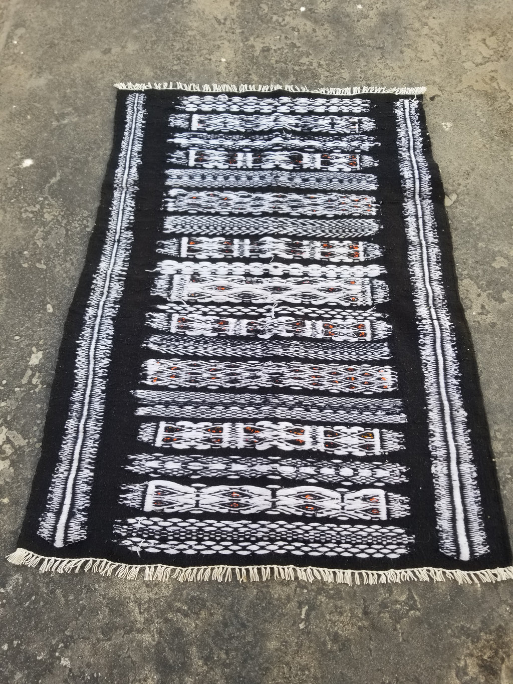 Vintage Handmade Algerian Oriental Wool Black & White Kilim 139x101cm