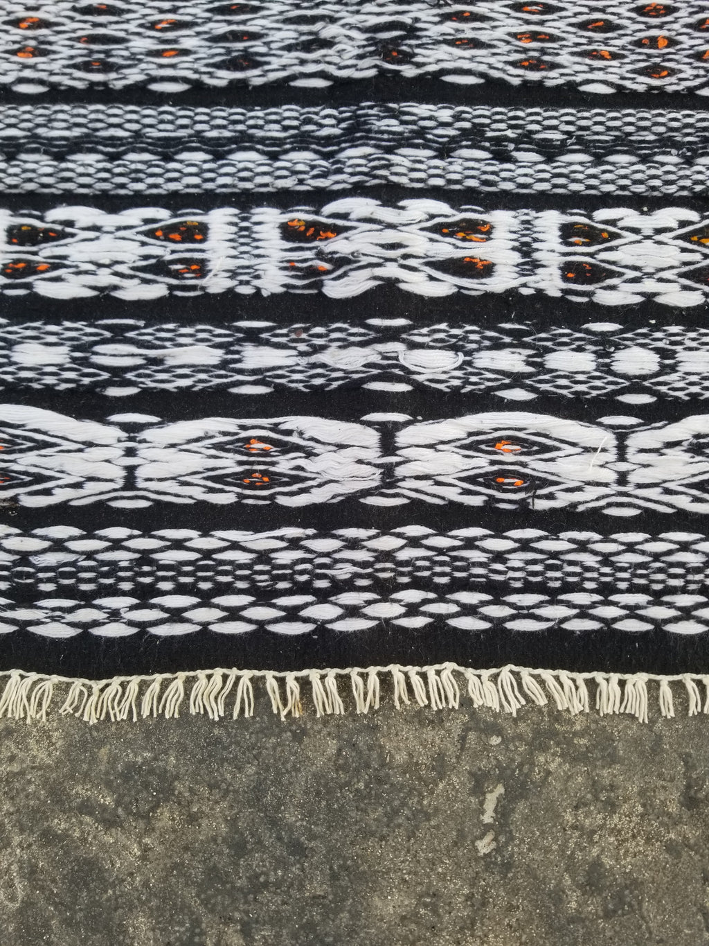 Vintage Handmade Algerian Oriental Wool Black & White Kilim 139x101cm