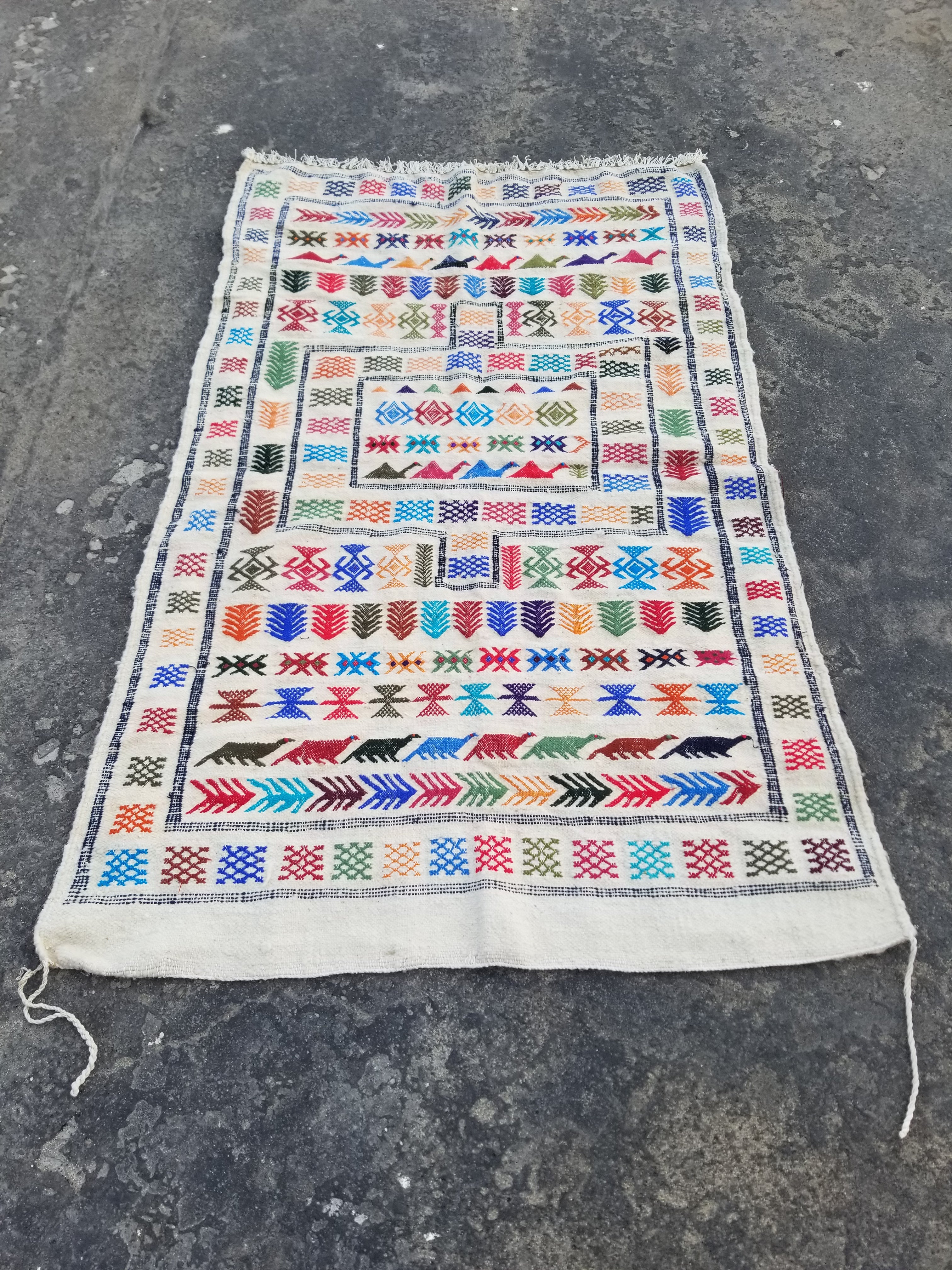 Vintage Traditional Handmade Moroccan Berber Wool Multicolor Kilim 139x101cm