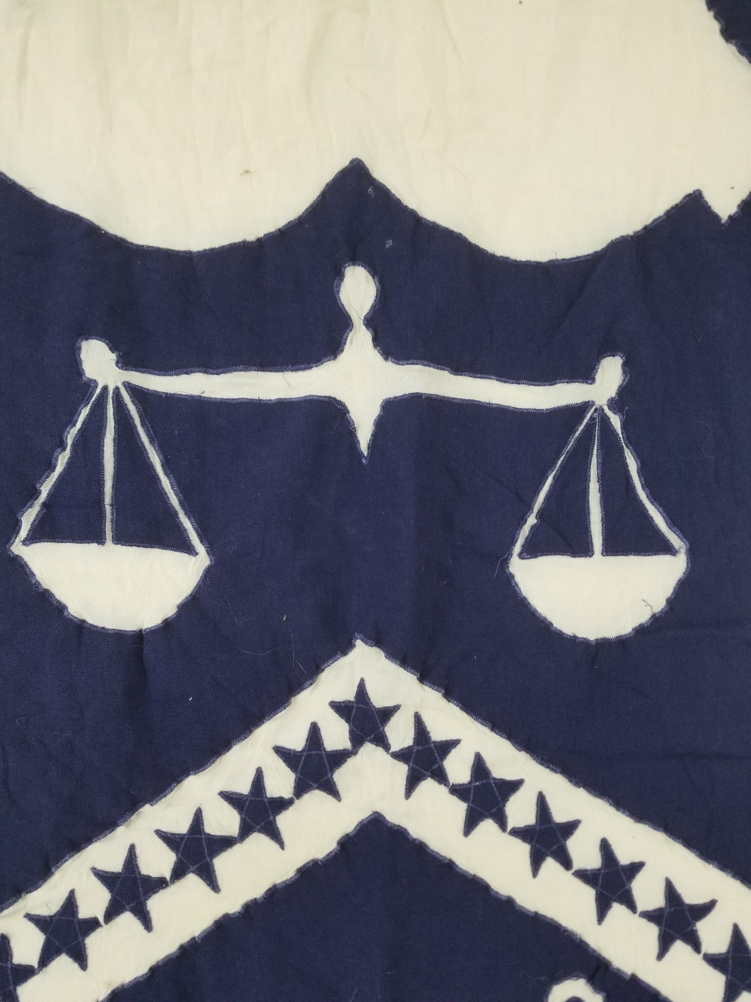 Vintage Appliqué Quilt with Nautical Coat of Arms – Navy & Cream 292x203cm
