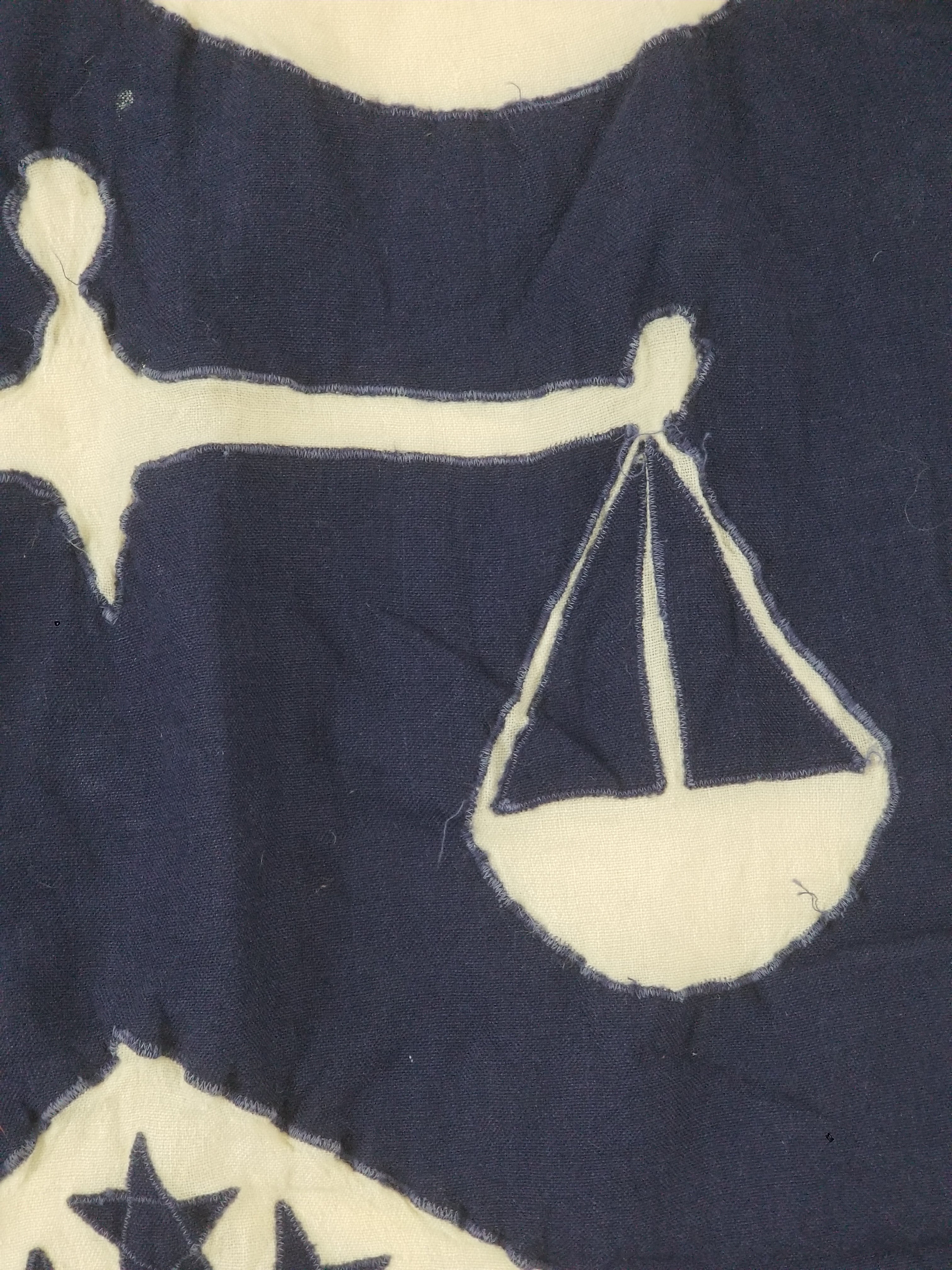 Vintage Appliqué Quilt with Nautical Coat of Arms – Navy & Cream 292x203cm