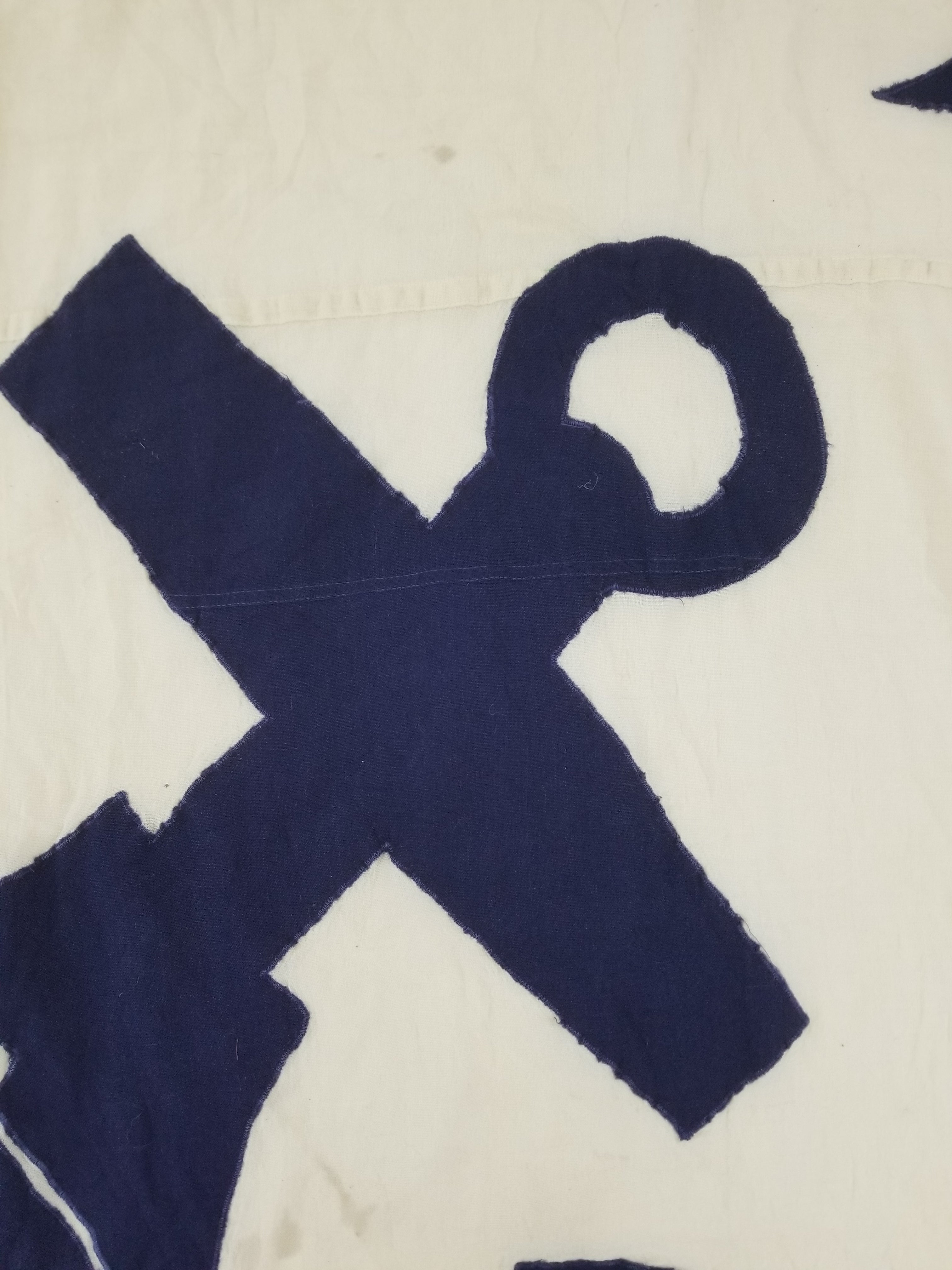 Vintage Appliqué Quilt with Nautical Coat of Arms – Navy & Cream 292x203cm