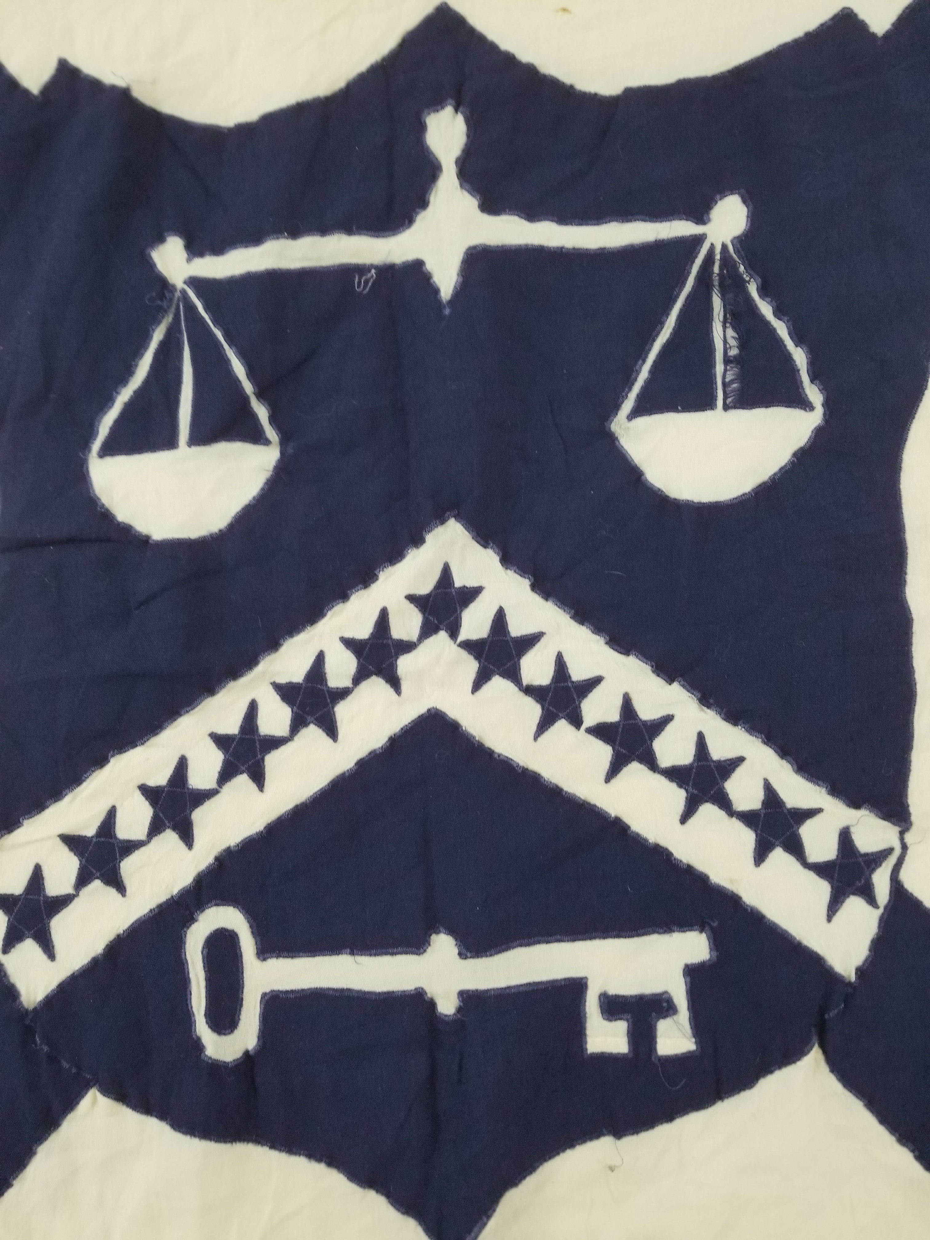 Vintage Appliqué Quilt with Nautical Coat of Arms – Navy & Cream 292x203cm