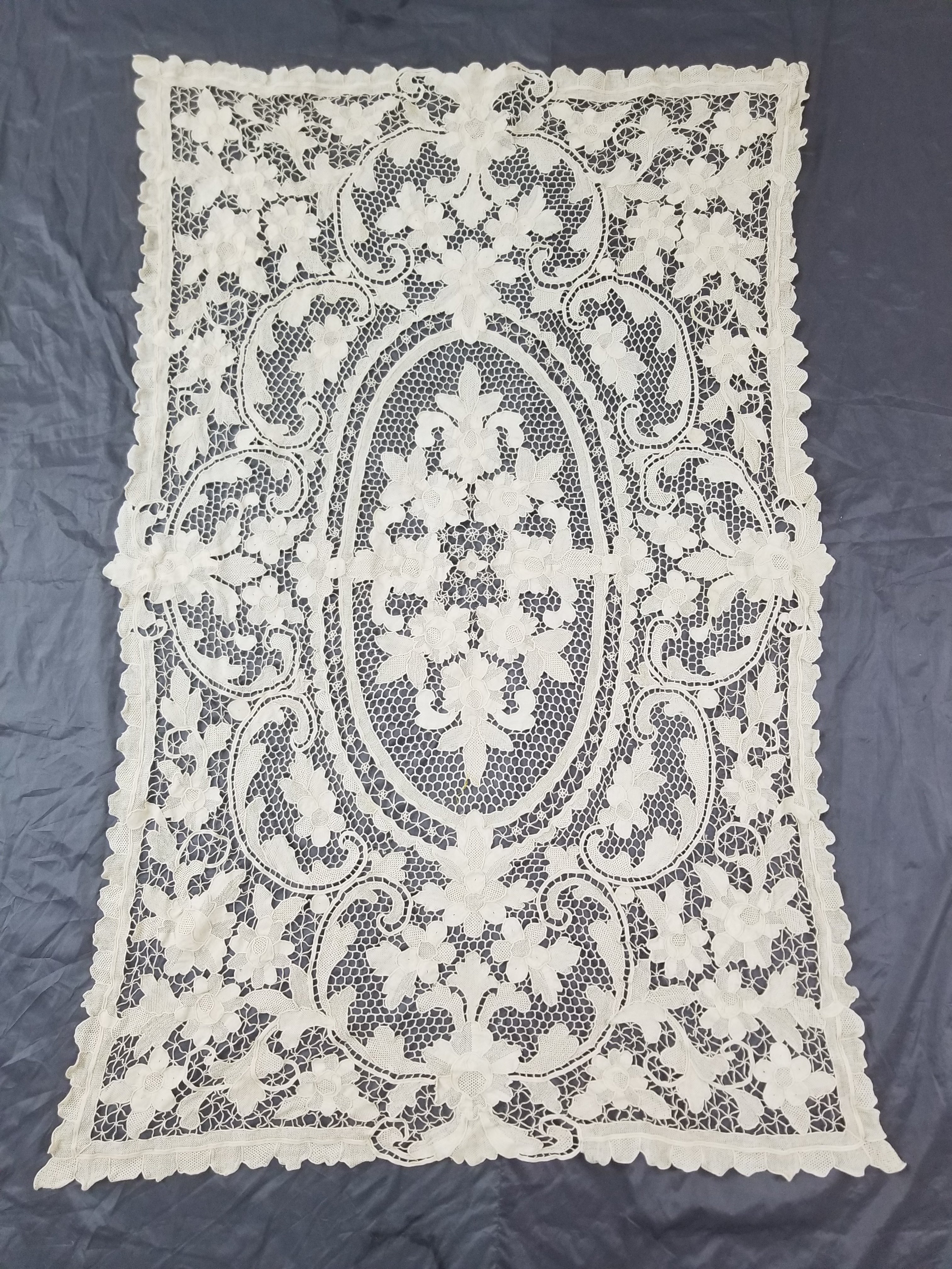 Vintage Italian Point De Venice Needle Lace Tablecloth 130x86cm