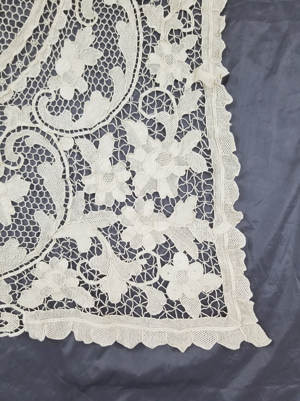 Vintage Italian Point De Venice Needle Lace Tablecloth 130x86cm